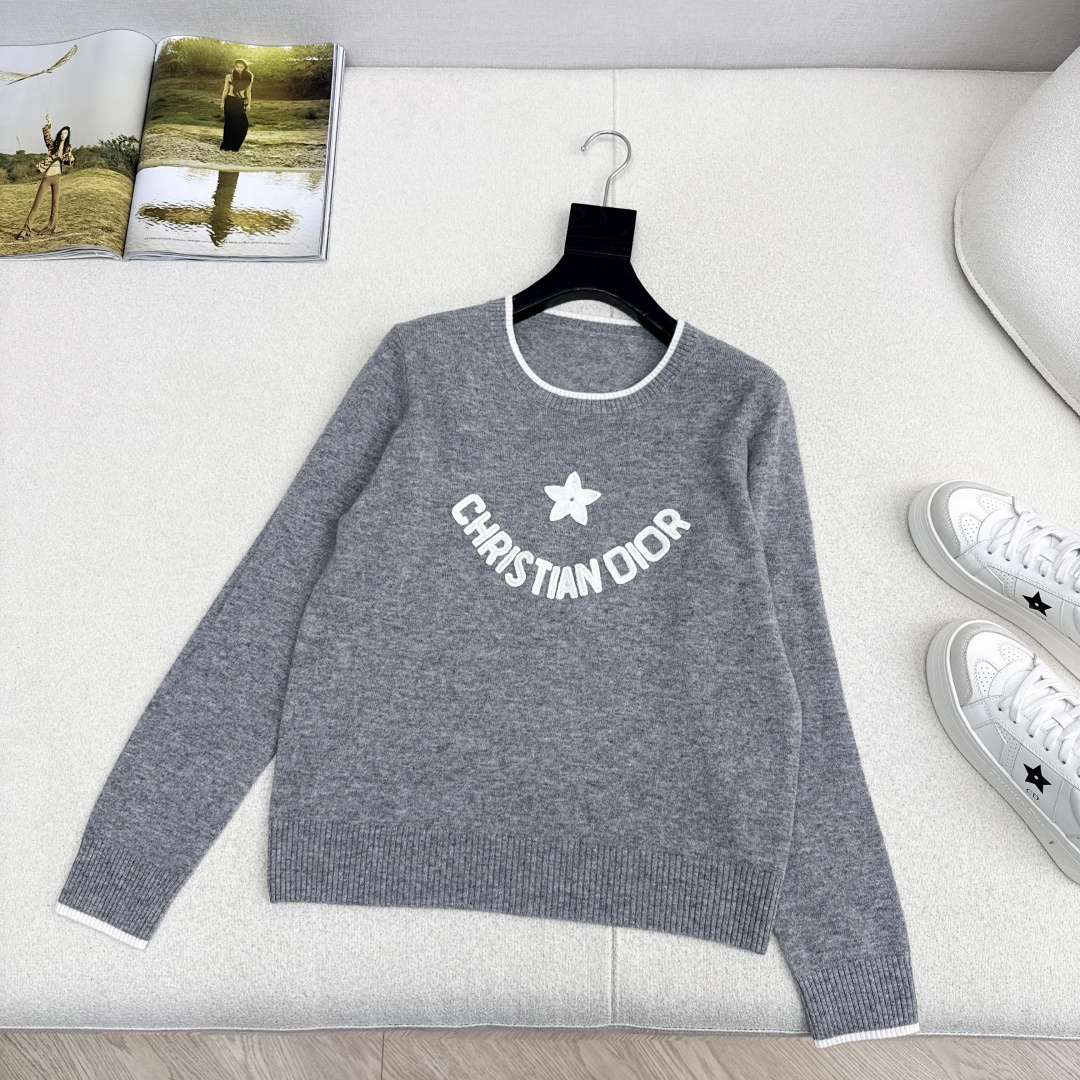 CD 25Ss————秋冬最新款立体刺绣logo毛衣🤍经典款的魅力一览无余 版型超好上身都舒服透气 完全