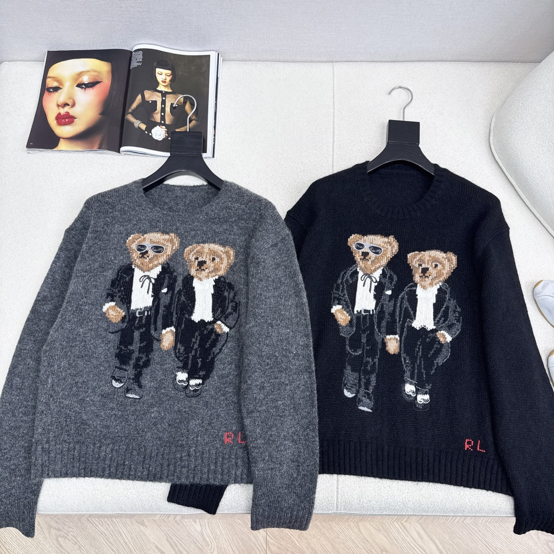 RL 25Ss————秋冬最新款两只小熊手勾嵌花刺绣图案圆领毛衣🩶休闲美式穿搭 经典落肩宽松版型设计 品