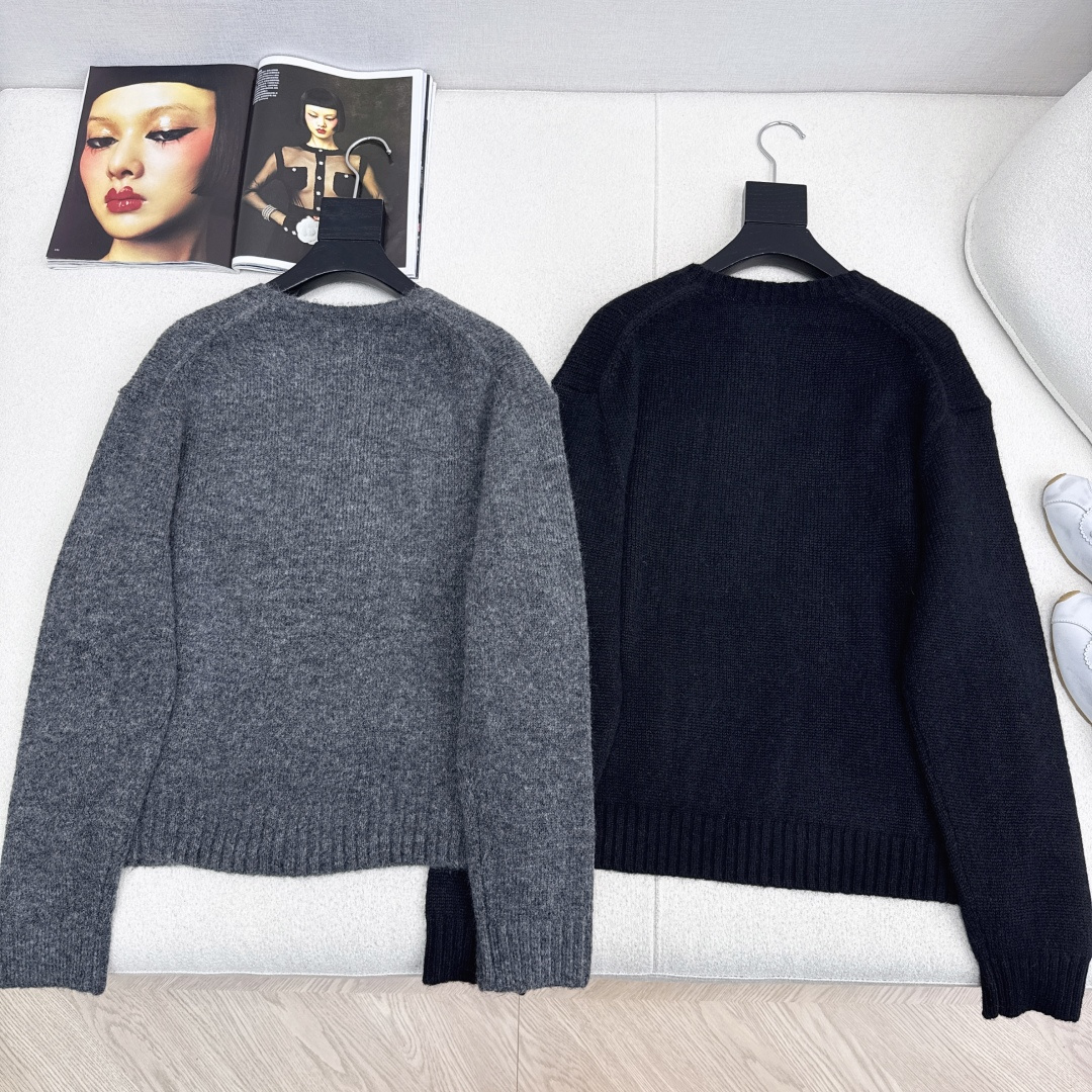 RL 25Ss————秋冬最新款两只小熊手勾嵌花刺绣图案圆领毛衣🩶休闲美式穿搭 经典落肩宽松版型设计 品