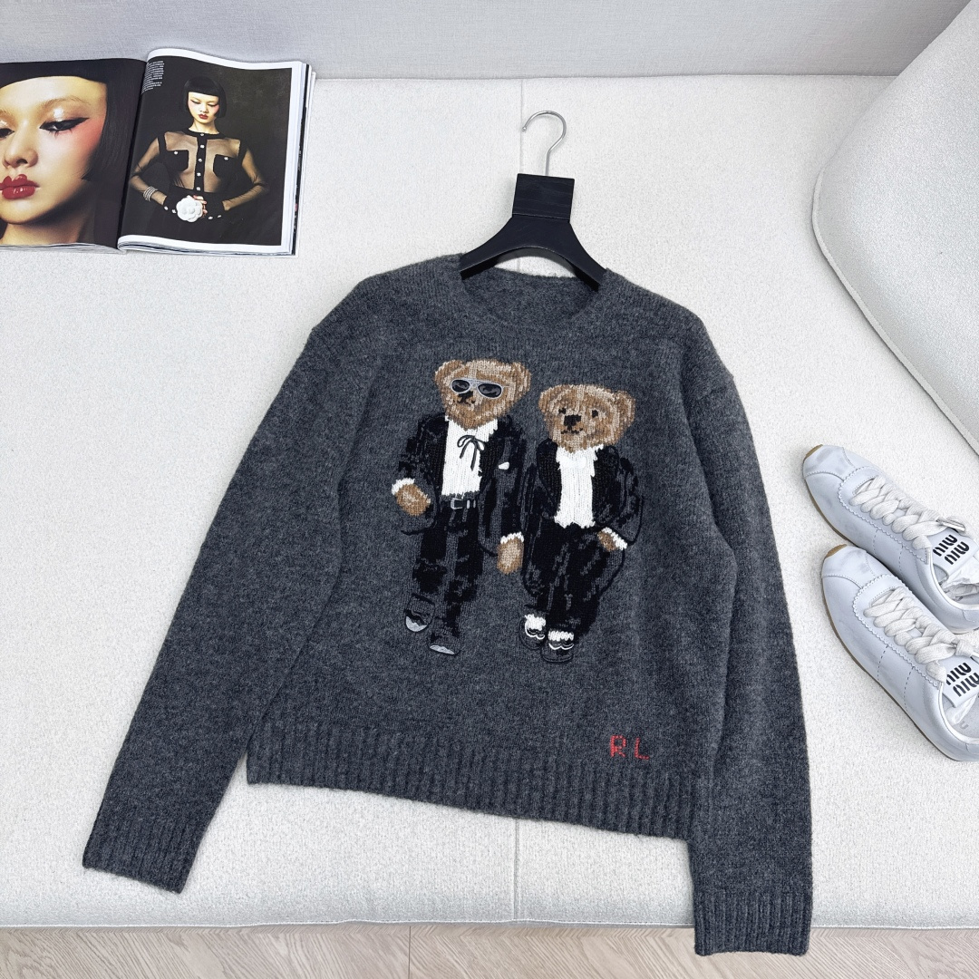 RL 25Ss————秋冬最新款两只小熊手勾嵌花刺绣图案圆领毛衣🩶休闲美式穿搭 经典落肩宽松版型设计 品