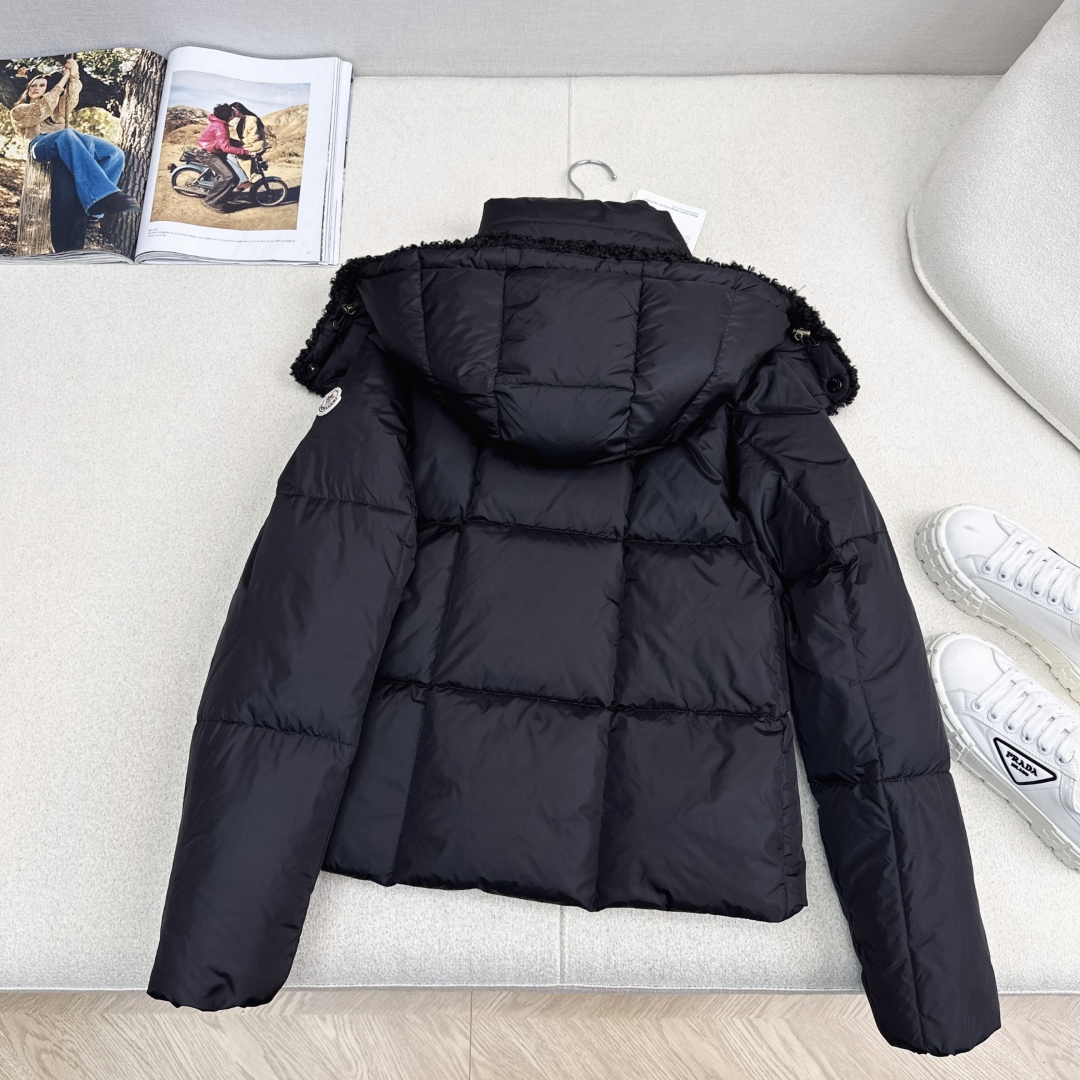 原单品质 MC 25Ss———秋冬新品拼接仿羊羔毛连帽短款羽绒服外套 🧡立体剪裁版型设计 时髦又帅气 国