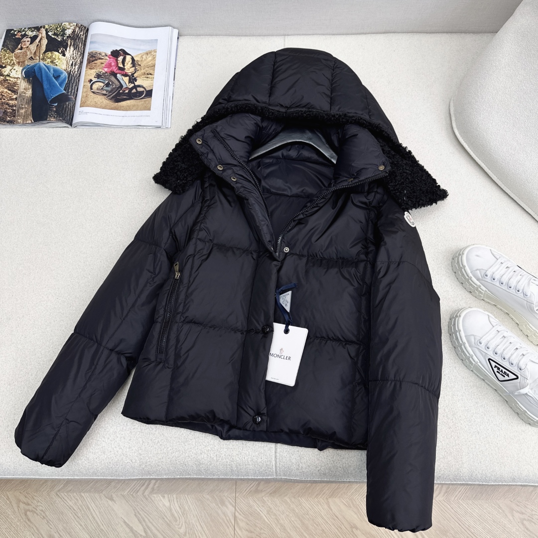 原单品质 MC 25Ss———秋冬新品拼接仿羊羔毛连帽短款羽绒服外套 🧡立体剪裁版型设计 时髦又帅气 国
