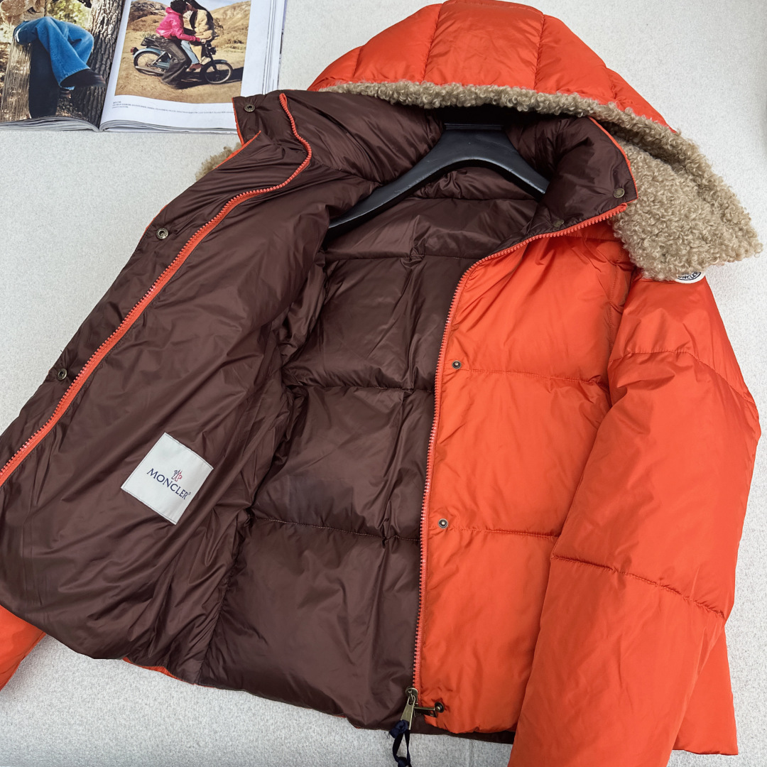 原单品质 MC 25Ss———秋冬新品拼接仿羊羔毛连帽短款羽绒服外套 🧡立体剪裁版型设计 时髦又帅气 国