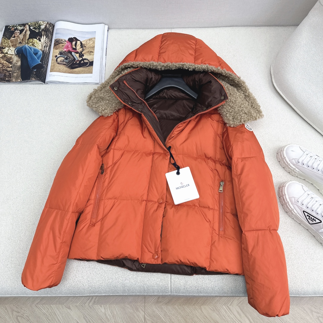 原单品质 MC 25Ss———秋冬新品拼接仿羊羔毛连帽短款羽绒服外套 🧡立体剪裁版型设计 时髦又帅气 国