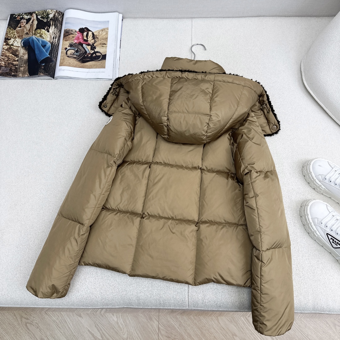 原单品质 MC 25Ss———秋冬新品拼接仿羊羔毛连帽短款羽绒服外套 🧡立体剪裁版型设计 时髦又帅气 国