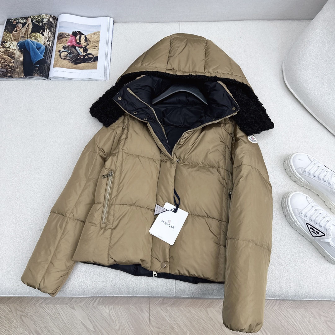 原单品质 MC 25Ss———秋冬新品拼接仿羊羔毛连帽短款羽绒服外套 🧡立体剪裁版型设计 时髦又帅气 国