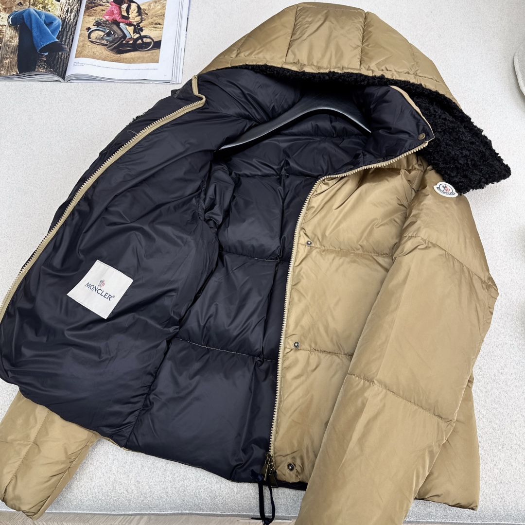 原单品质 MC 25Ss———秋冬新品拼接仿羊羔毛连帽短款羽绒服外套 🧡立体剪裁版型设计 时髦又帅气 国