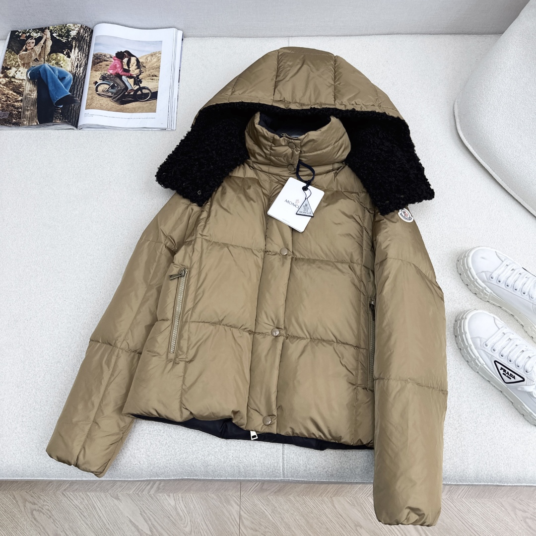 原单品质 MC 25Ss———秋冬新品拼接仿羊羔毛连帽短款羽绒服外套 🧡立体剪裁版型设计 时髦又帅气 国