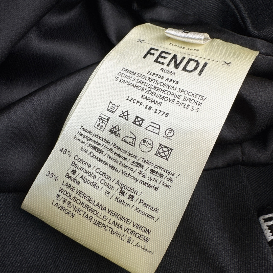 独家首发 FD 25Ss————秋冬最新款百搭黑色系高腰鱼尾半裙🖤高腰荷叶边裙摆的优雅 两者面料拼接碰撞