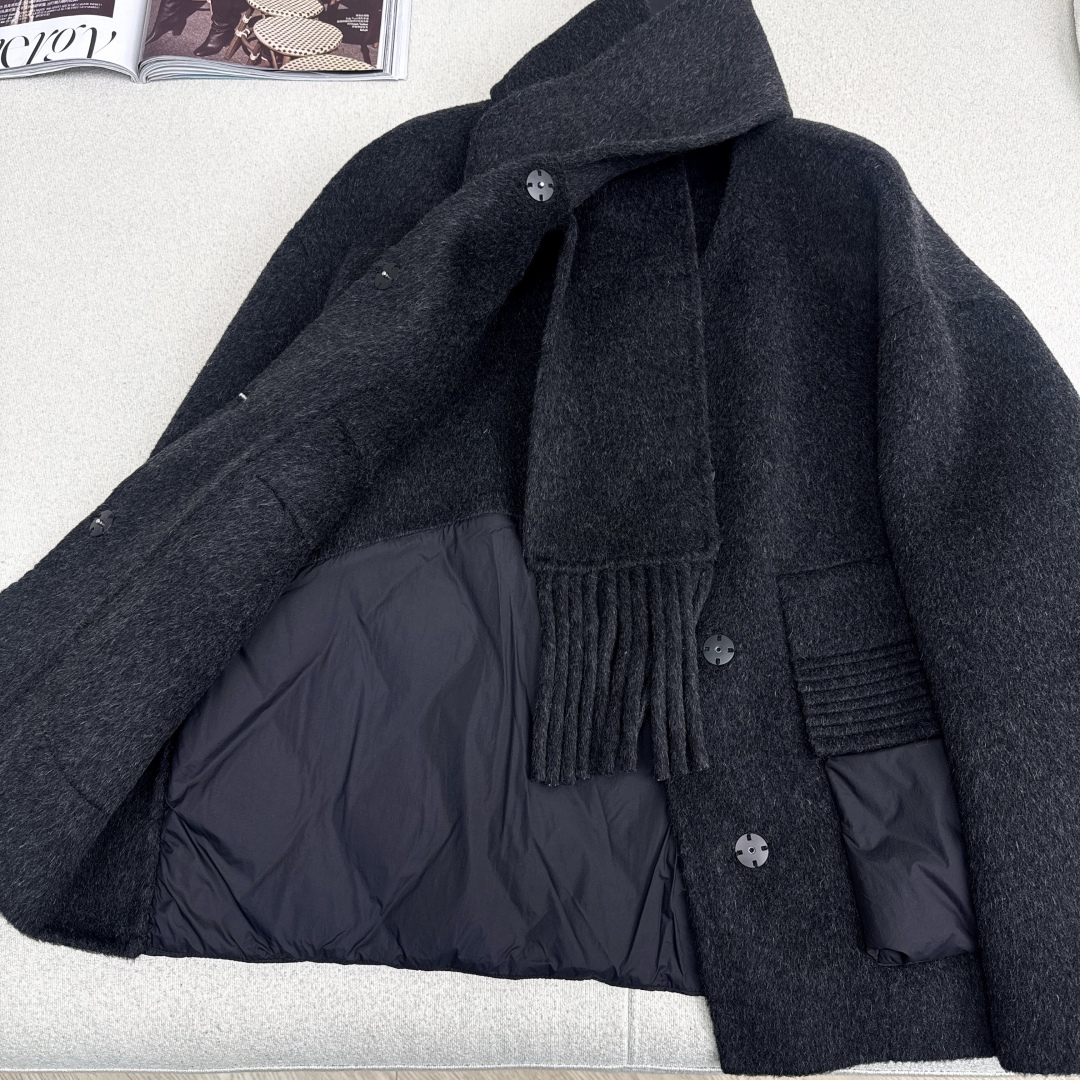 Max 25Ss———秋冬最新款双面羊绒拼接短款羽绒服外套🖤 配送可拆卸流苏围巾 立体裁剪优雅知性风 国