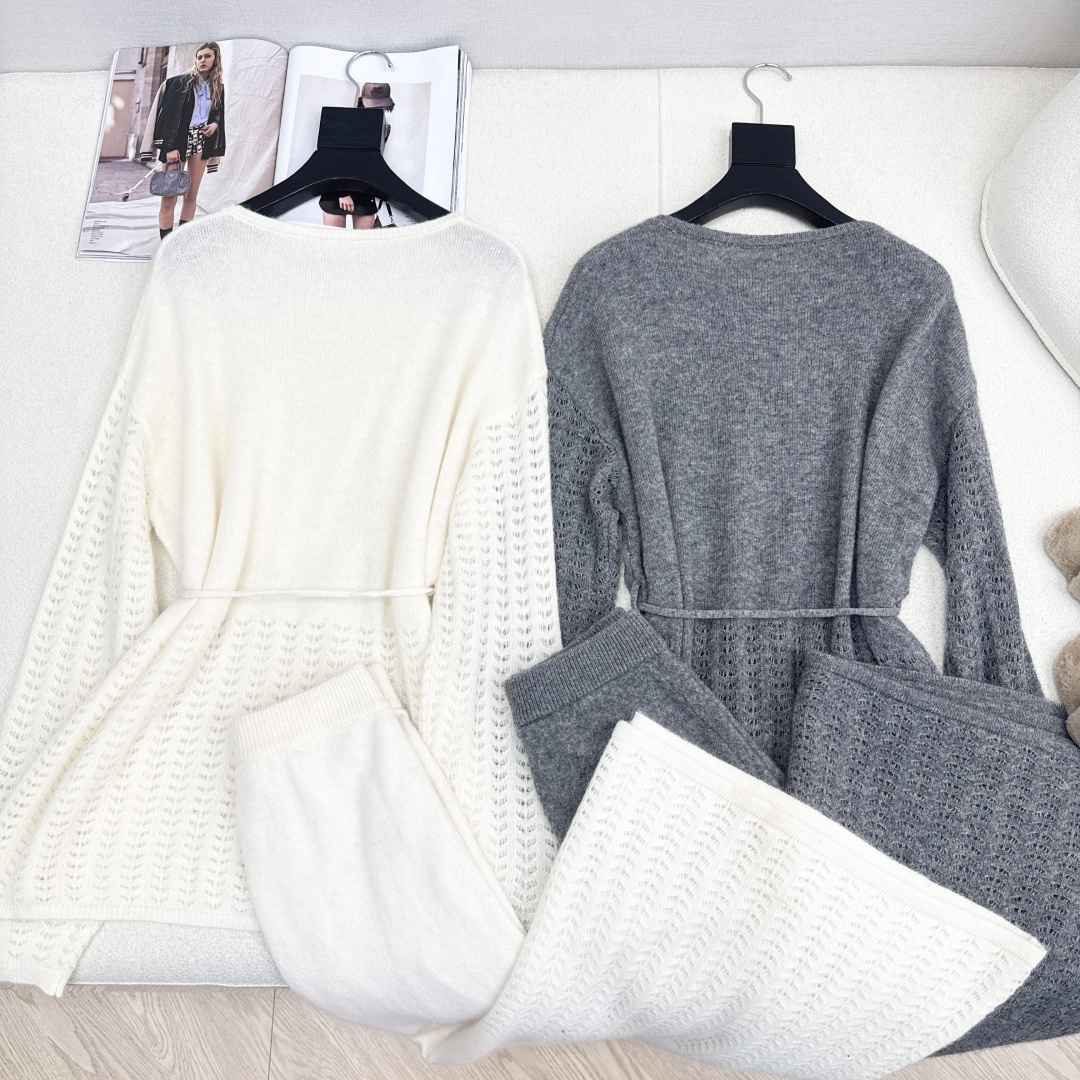 Max 25Ss———早秋最新款慵懒风套装 🩶 拼接镂空工艺圆领腰带毛衣+松紧腰半裙 精致美感 整体给人