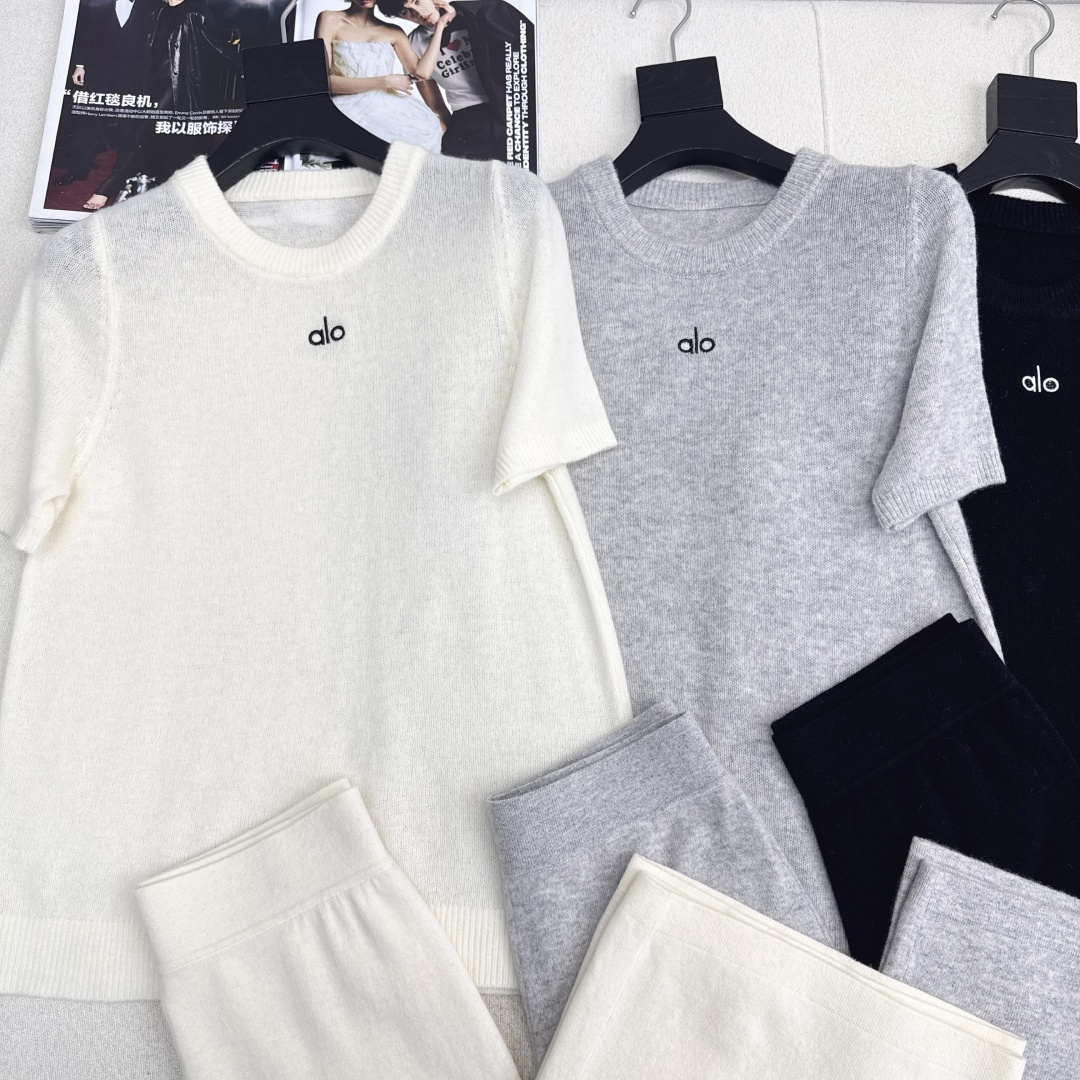 独家款～ Alo 25Ss———早秋最新款慵懒时髦羊毛套装 🤍短袖圆领毛衣+松紧腰直筒裤 精致美感 整体