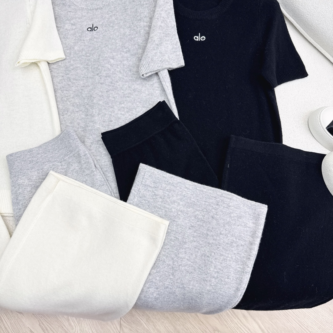 独家款～ Alo 25Ss———早秋最新款慵懒时髦羊毛套装 🤍短袖圆领毛衣+松紧腰直筒裤 精致美感 整体