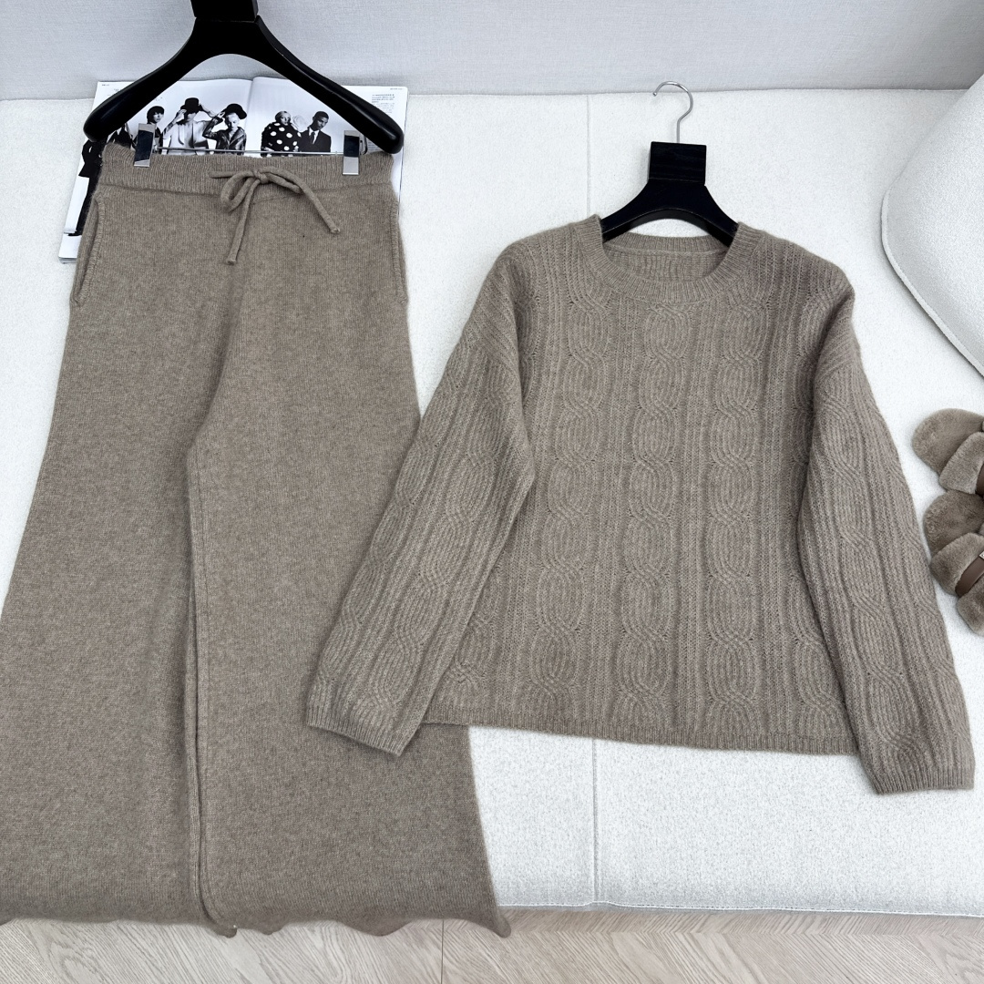 独家款～ lp🆕 25Ss———早秋最新款慵懒时髦羊毛套装 🤍立体提织圆领毛衣+松紧腰直筒裤 精致美感 