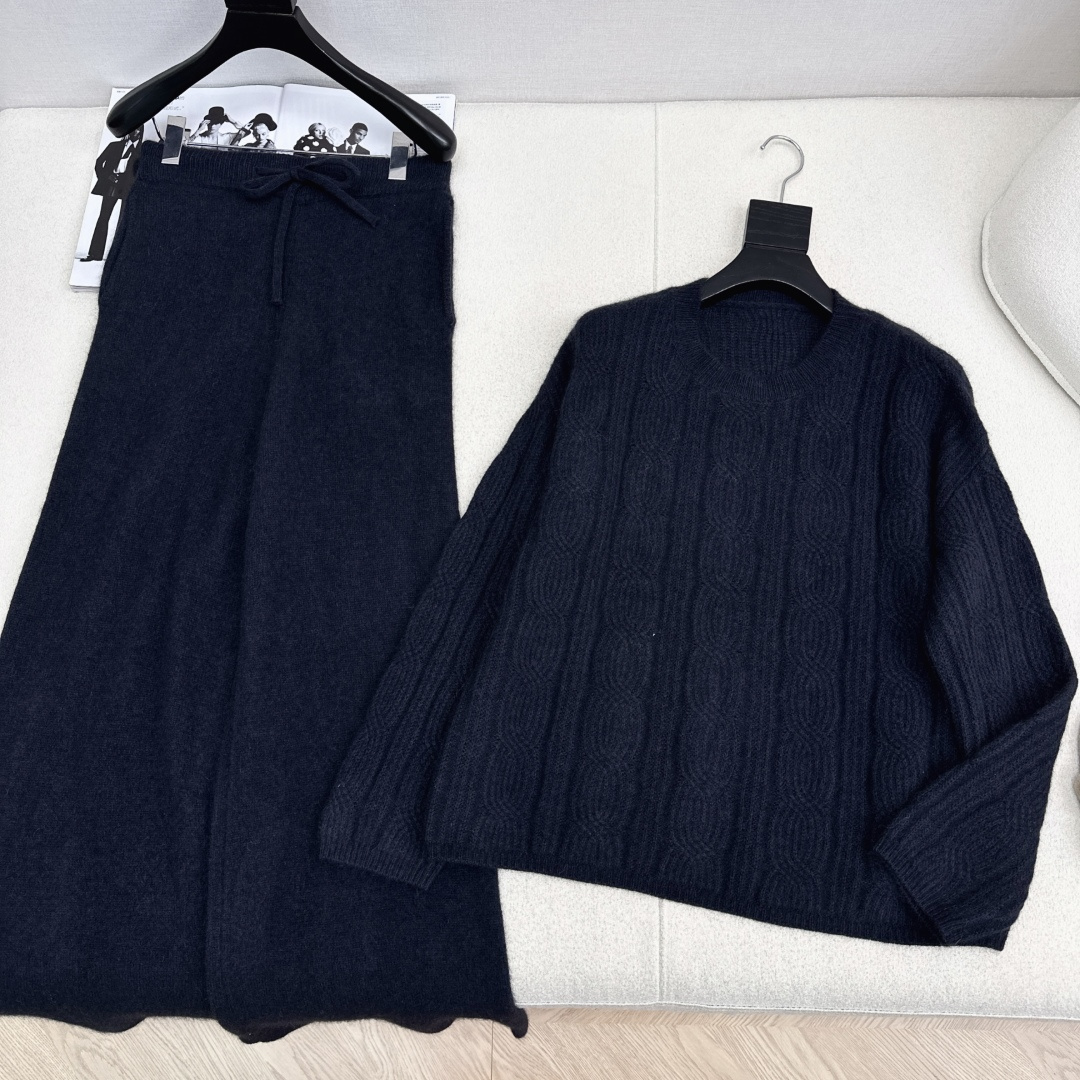 独家款～ lp🆕 25Ss———早秋最新款慵懒时髦羊毛套装 🤍立体提织圆领毛衣+松紧腰直筒裤 精致美感 