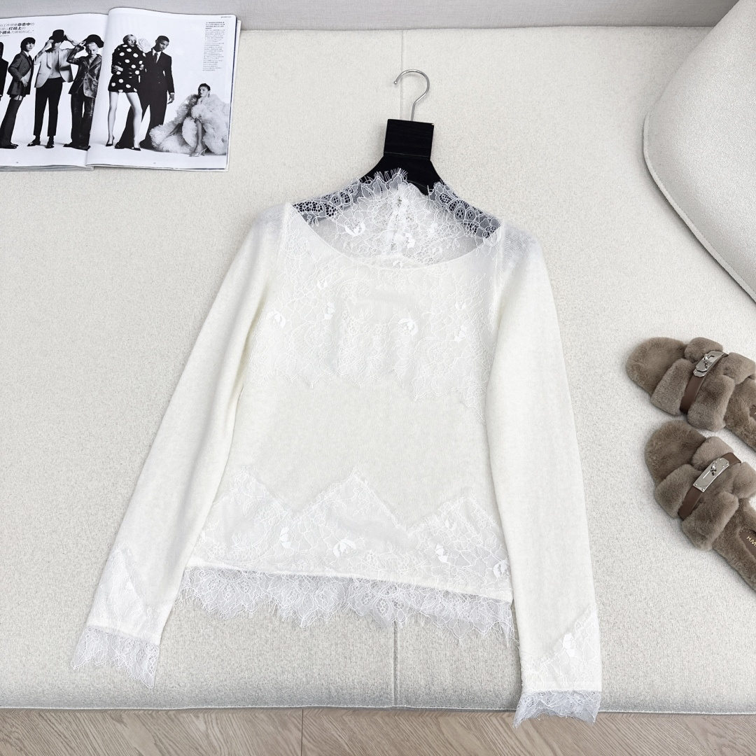 Es 25Ss————早秋最新款蕾丝拼接长袖毛衣🤍 百分百优质羊毛面料 精致拼接蕾丝花边若隐若现的透肤 