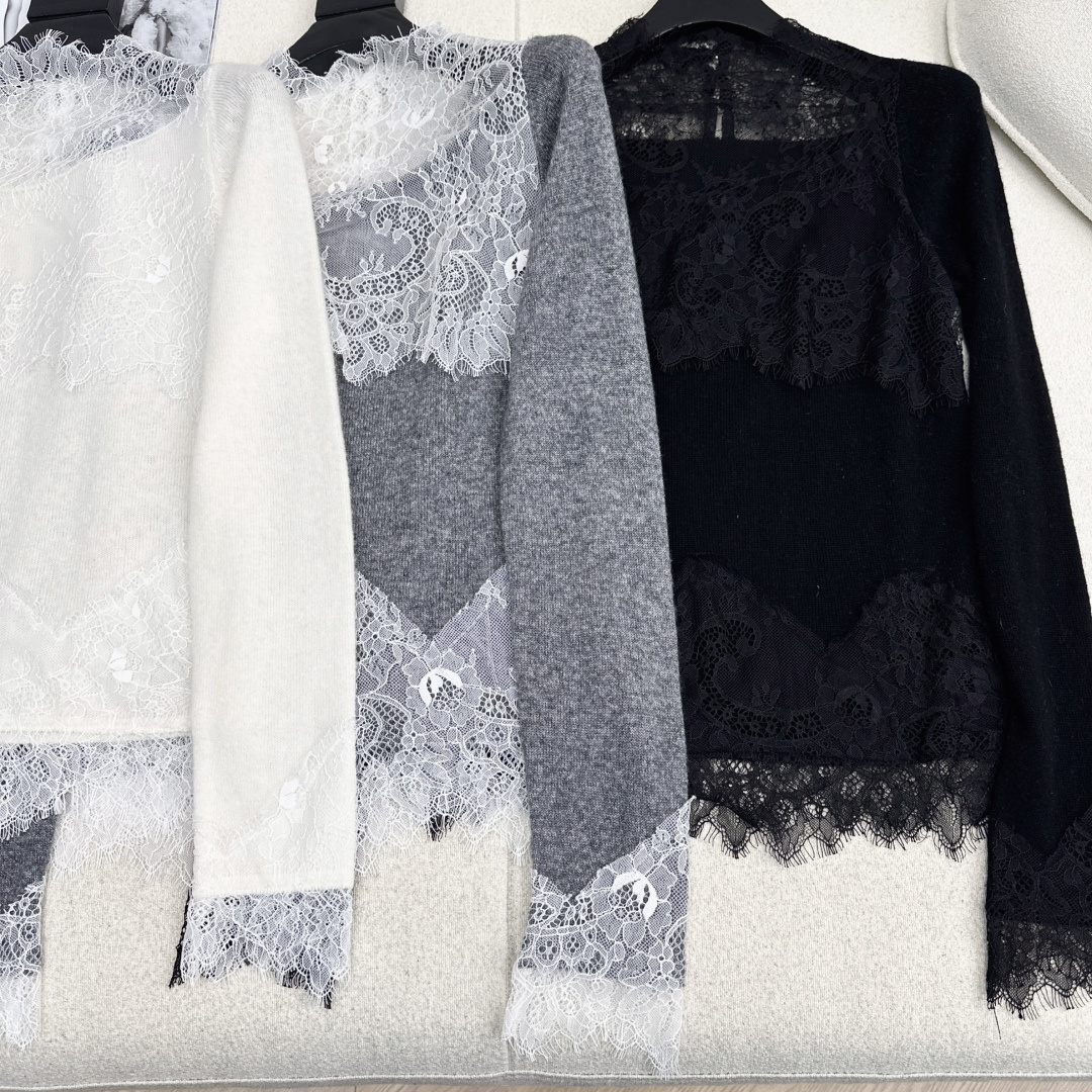 Es 25Ss————早秋最新款蕾丝拼接长袖毛衣🤍 百分百优质羊毛面料 精致拼接蕾丝花边若隐若现的透肤 