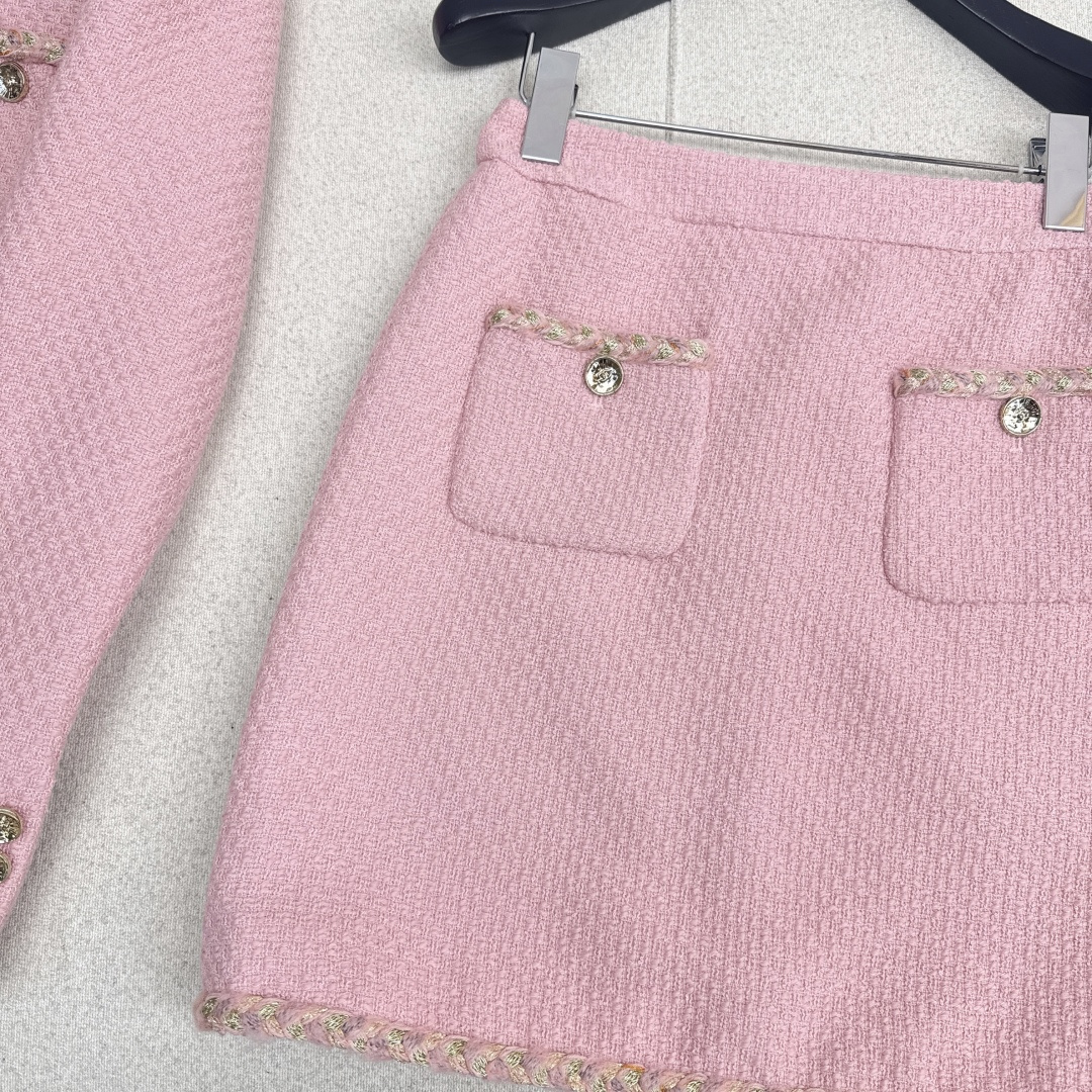 特价🉐️❗️现货齐码❗️不退不换❗️独家款～ C家 25Ss————秋冬最新款名媛风气质粗呢套装 🩷敲有