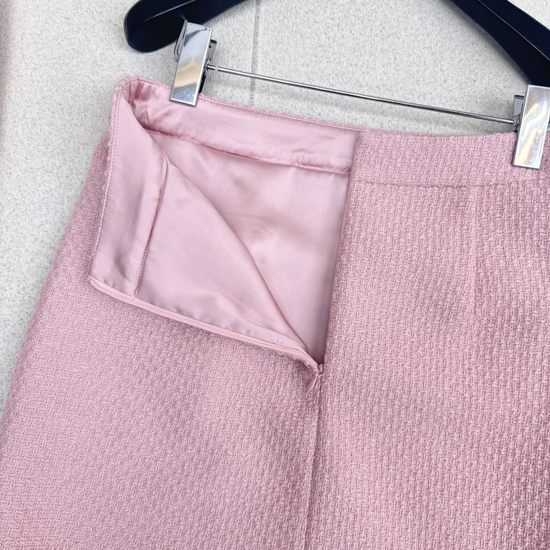 特价🉐️❗️现货齐码❗️不退不换❗️独家款～ C家 25Ss————秋冬最新款名媛风气质粗呢套装 🩷敲有