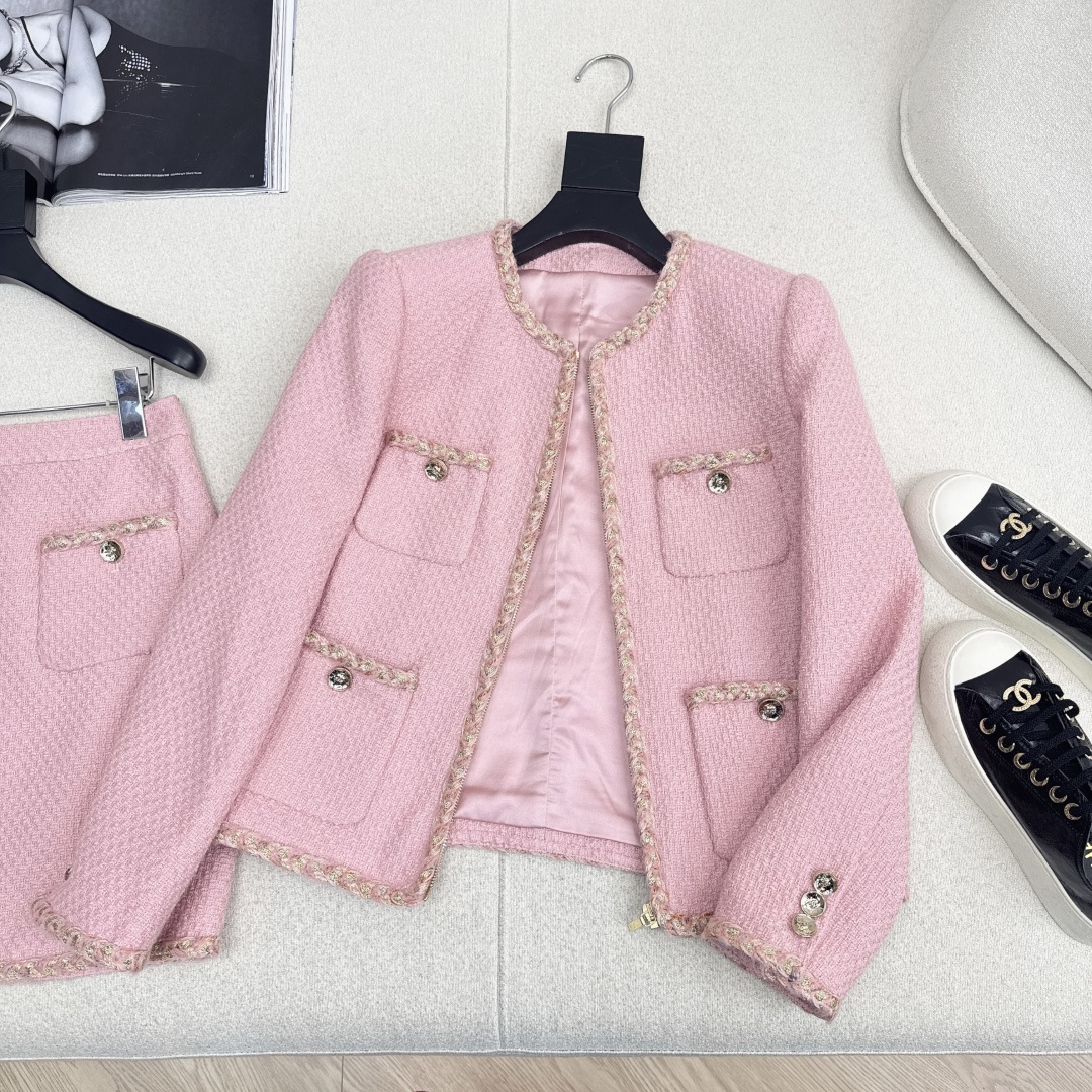 特价🉐️❗️SM❗️不退不换❗️独家款～ C家 25Ss————秋冬最新款名媛风气质粗呢套装 🩷敲有气场