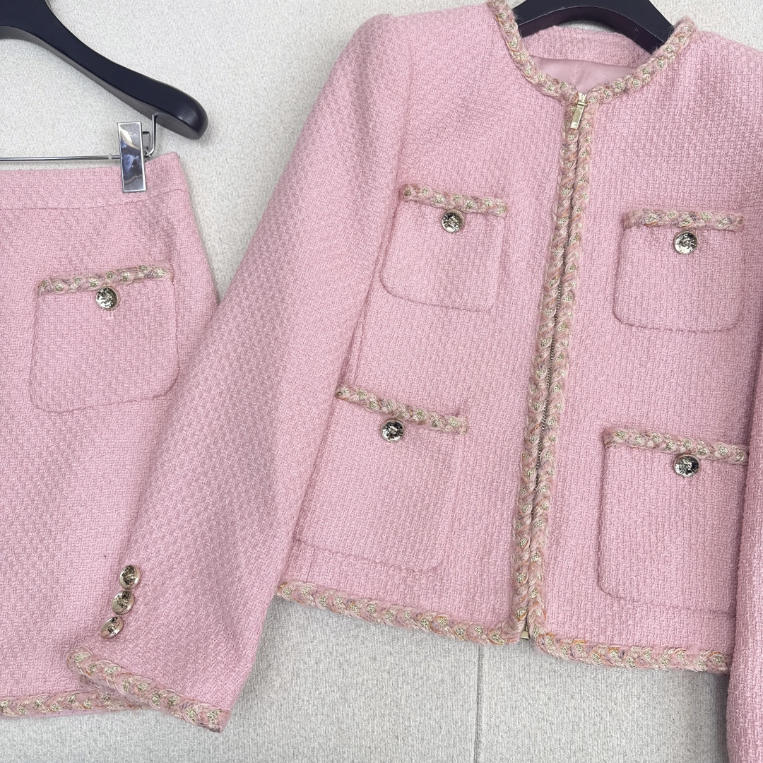 特价🉐️❗️SM❗️不退不换❗️独家款～ C家 25Ss————秋冬最新款名媛风气质粗呢套装 🩷敲有气场