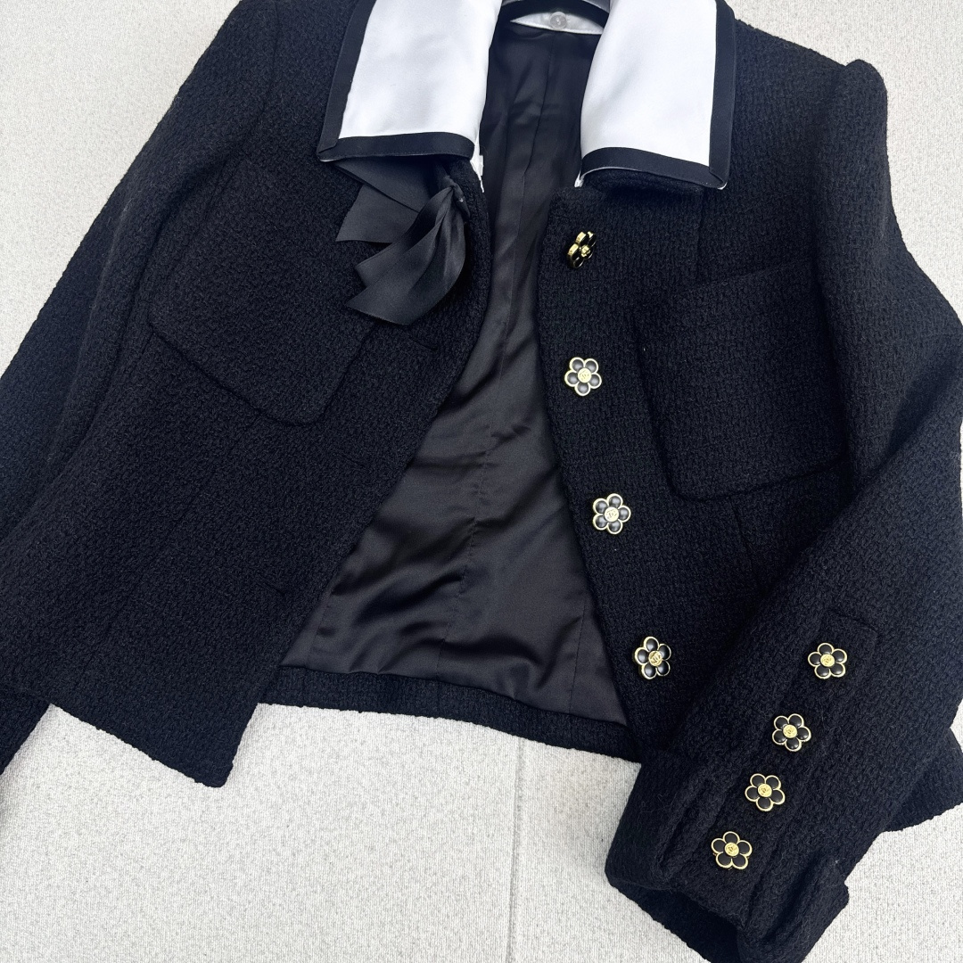 特价🉐️ ❗️现货齐码❗️不退不换❗️精致感小外套 C家 25Ss————秋冬最最新款撞色翻领外套 🖤富