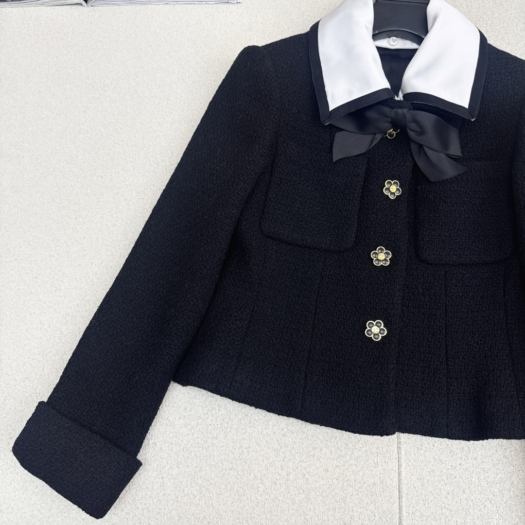 特价🉐️ ❗️现货齐码❗️不退不换❗️精致感小外套 C家 25Ss————秋冬最最新款撞色翻领外套 🖤富