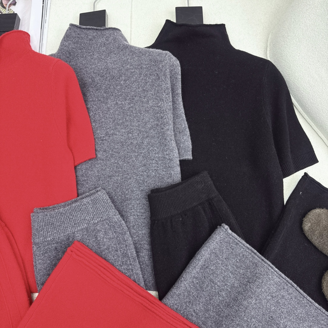 独家款～ Row 25Ss———秋冬最新款极简风羊毛套装♥️高领短袖针织毛衣+松紧腰直筒裤 加厚百分百羊