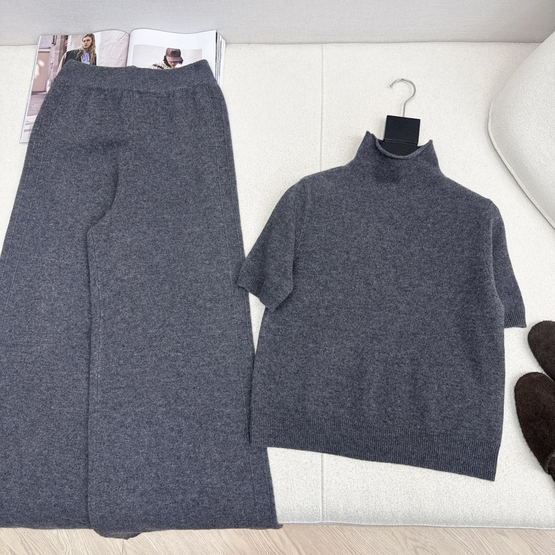 独家款～ Row 25Ss———秋冬最新款极简风羊毛套装♥️高领短袖针织毛衣+松紧腰直筒裤 加厚百分百羊