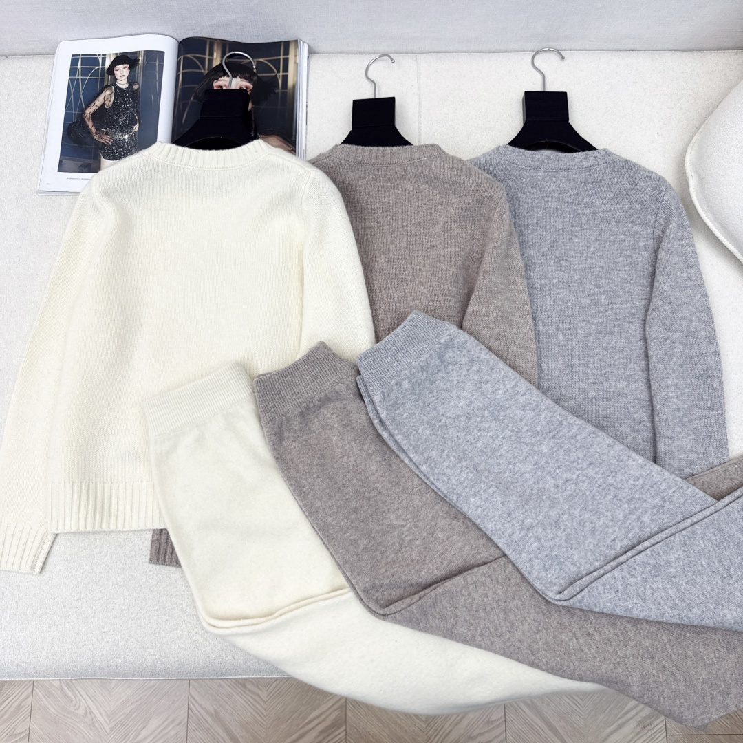 RL 25Ss———早秋最新款浓郁美式穿搭慵懒风套装 🖤穿长款风衣绅士小熊圆领毛衣+松紧腰直筒裤 颜色跟
