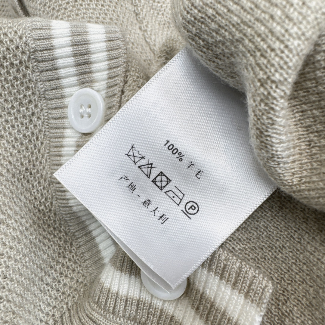 TB 25Ss————早秋最新款针织两件套🖤无袖修身长款背心+V领针织开衫 真的很爱 精致氛围慵懒感 进