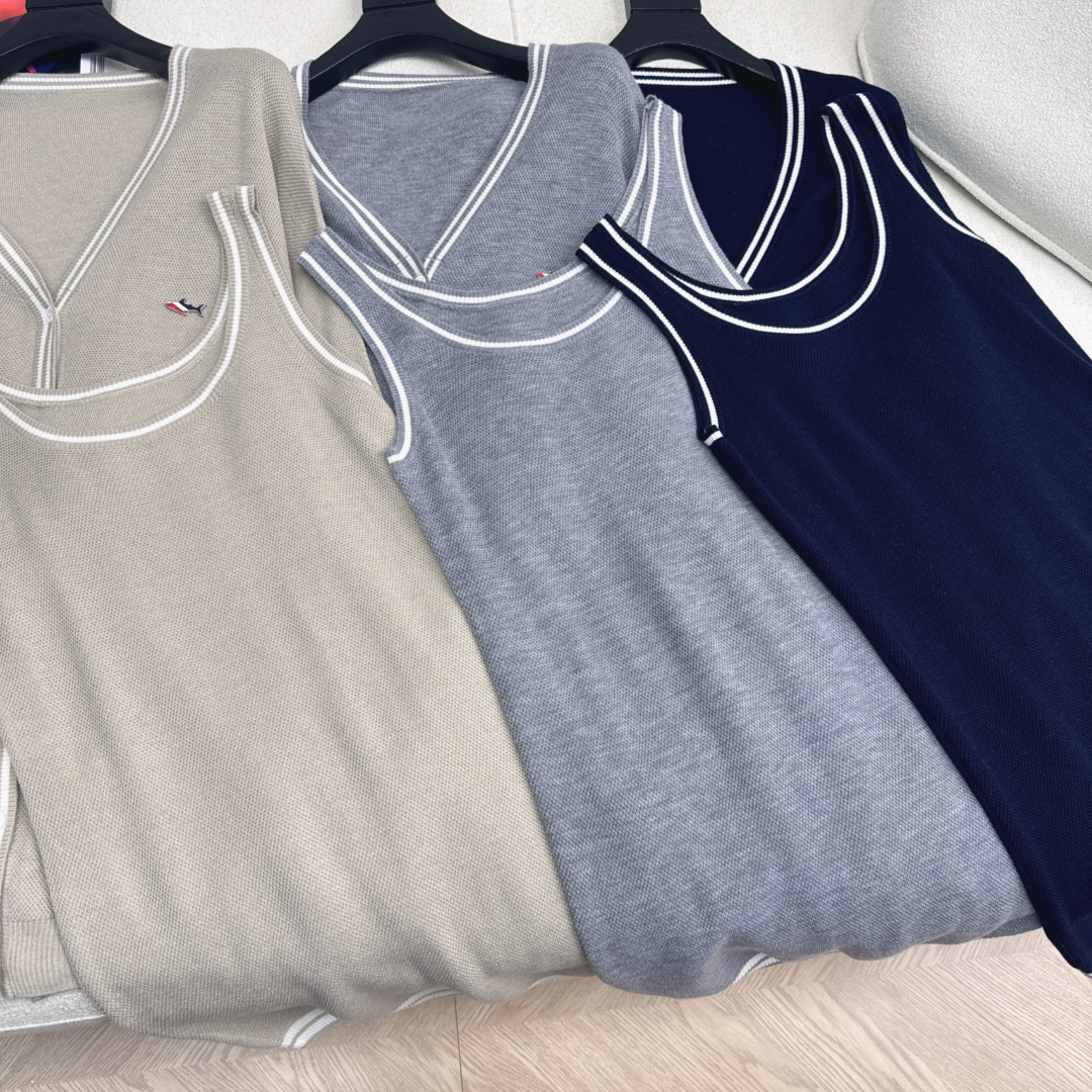 TB 25Ss————早秋最新款针织两件套🖤无袖修身长款背心+V领针织开衫 真的很爱 精致氛围慵懒感 进