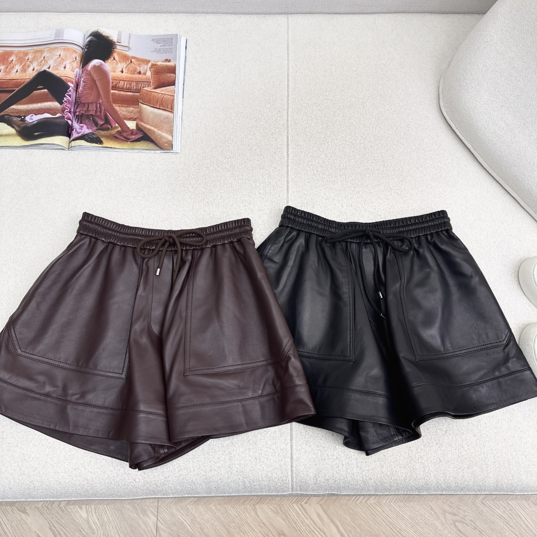 Loe 26Ss———秋冬最新款时髦小羊皮套装🖤连帽外套+松紧腰短裤 定制进口百分百小羊皮面料 质感高级