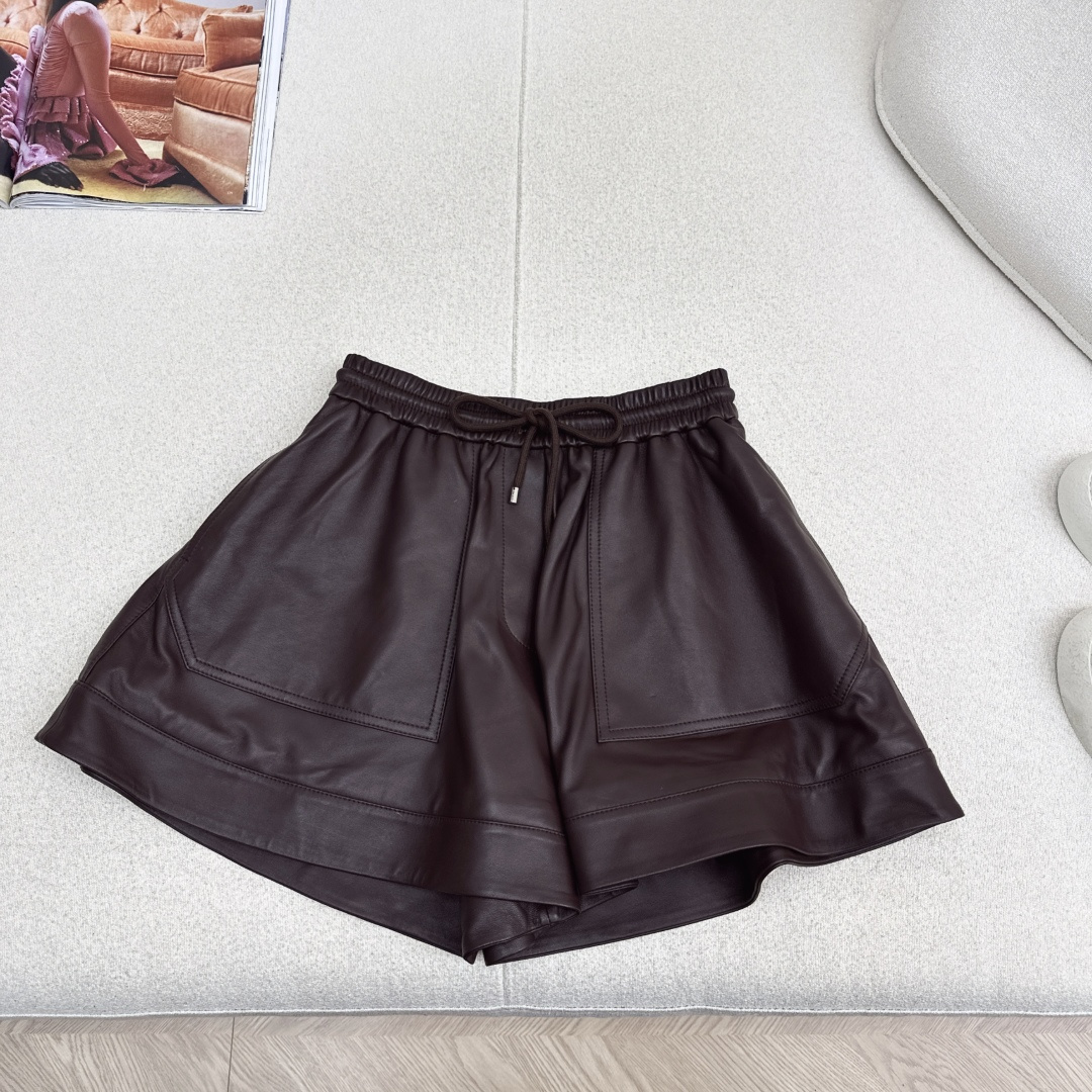 Loe 26Ss———秋冬最新款时髦小羊皮套装🖤连帽外套+松紧腰短裤 定制进口百分百小羊皮面料 质感高级