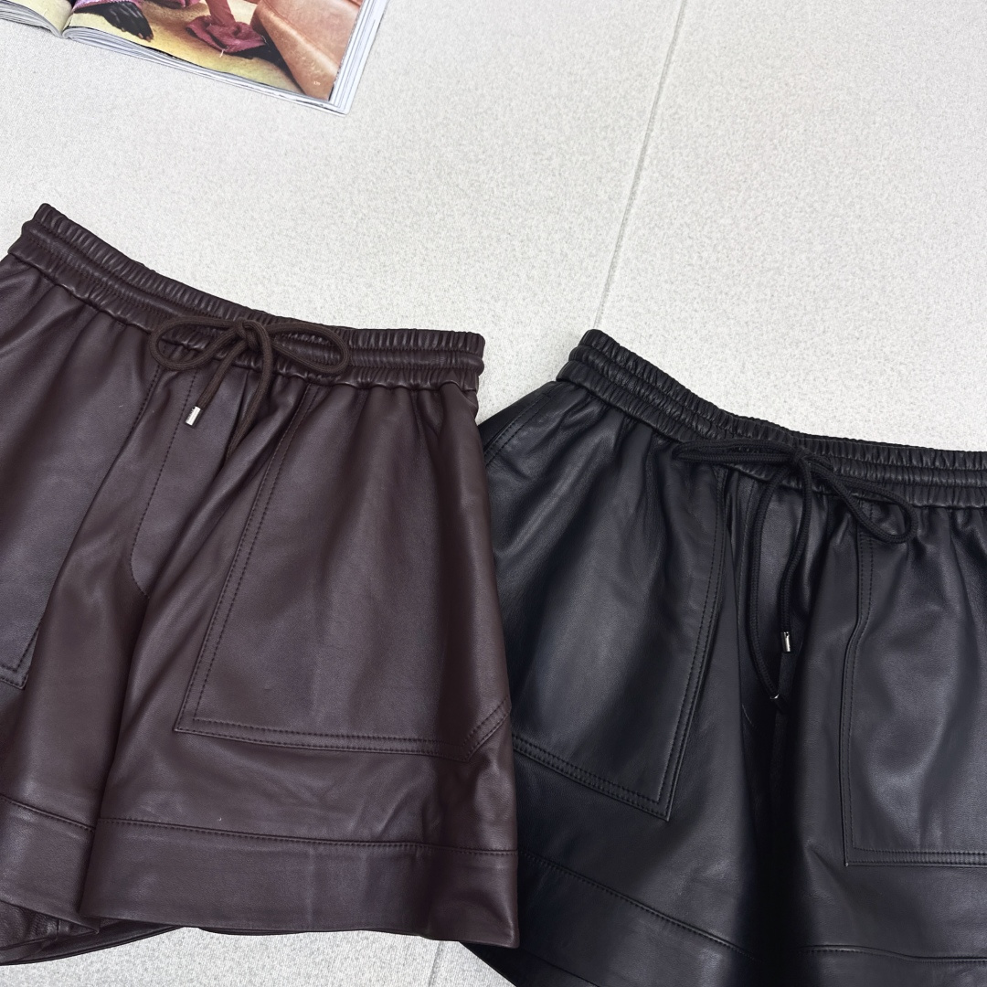 Loe 26Ss———秋冬最新款时髦小羊皮套装🖤连帽外套+松紧腰短裤 定制进口百分百小羊皮面料 质感高级