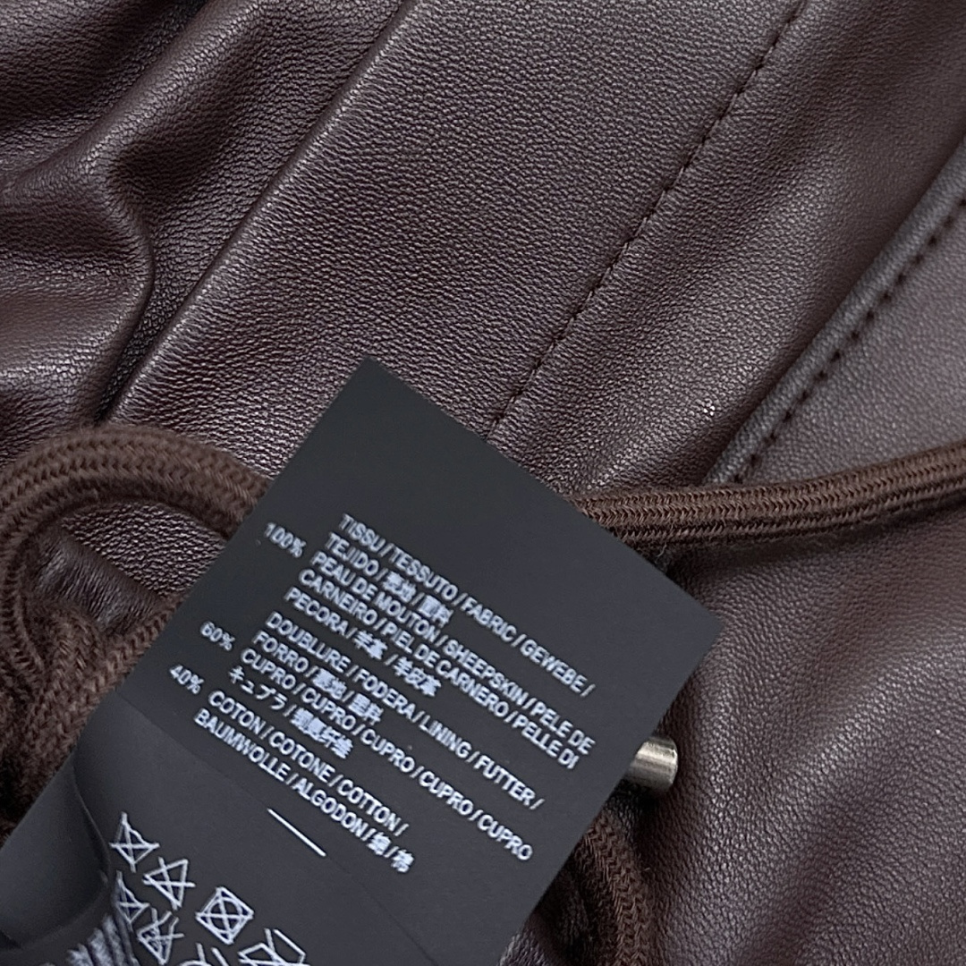 Loe 26Ss———秋冬最新款时髦小羊皮套装🖤连帽外套+松紧腰短裤 定制进口百分百小羊皮面料 质感高级