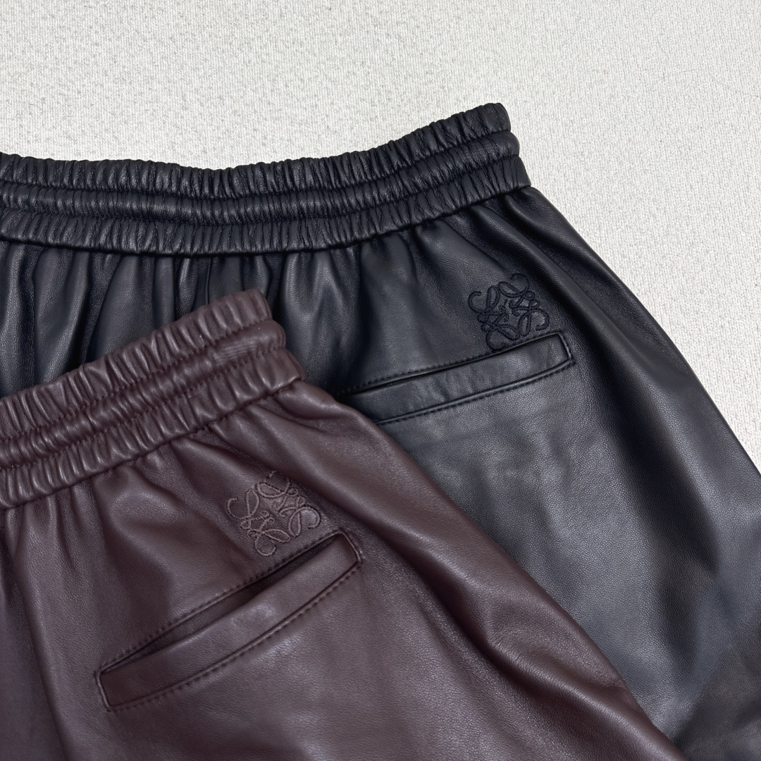 Loe 26Ss———秋冬最新款时髦小羊皮套装🖤连帽外套+松紧腰短裤 定制进口百分百小羊皮面料 质感高级