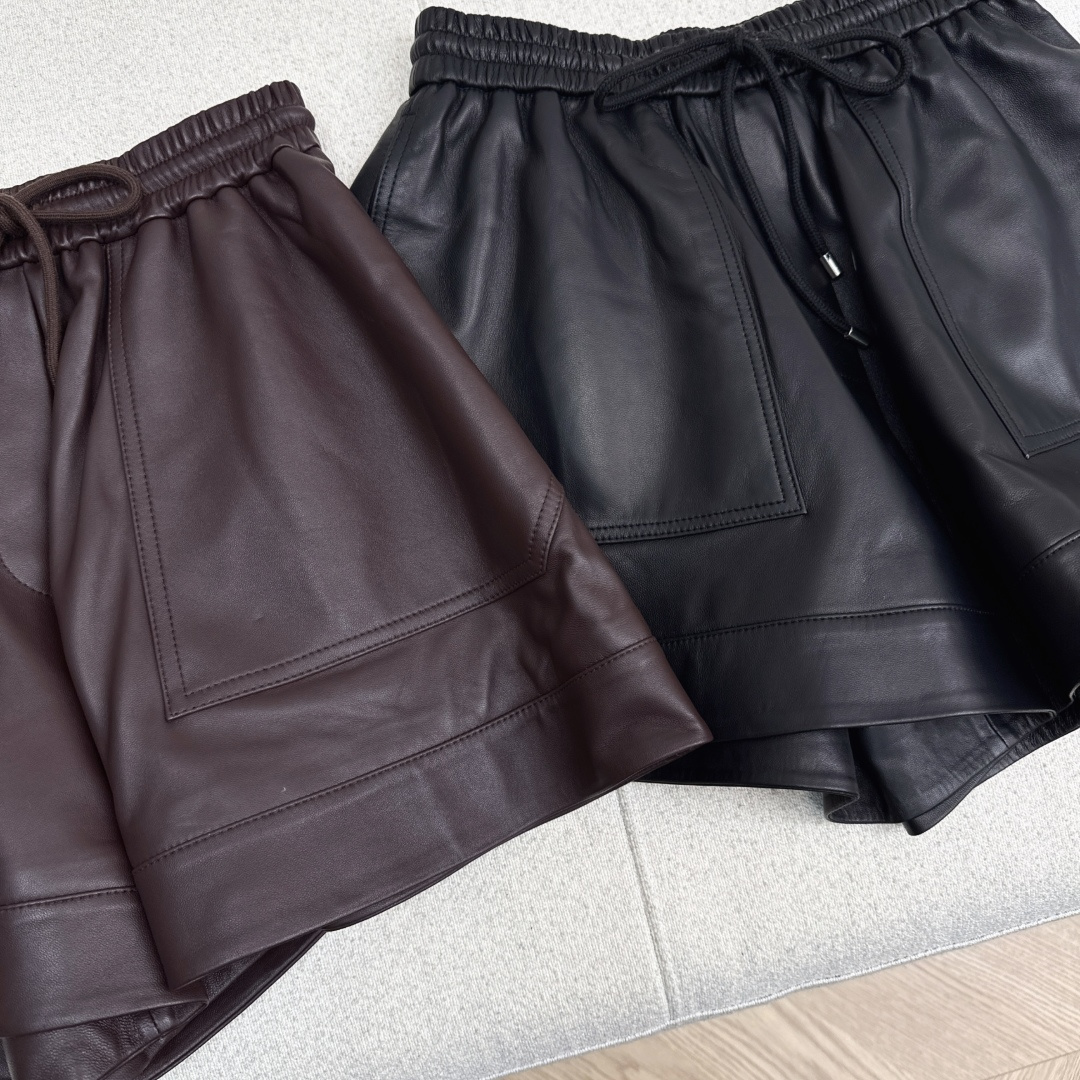 Loe 26Ss———秋冬最新款时髦小羊皮套装🖤连帽外套+松紧腰短裤 定制进口百分百小羊皮面料 质感高级