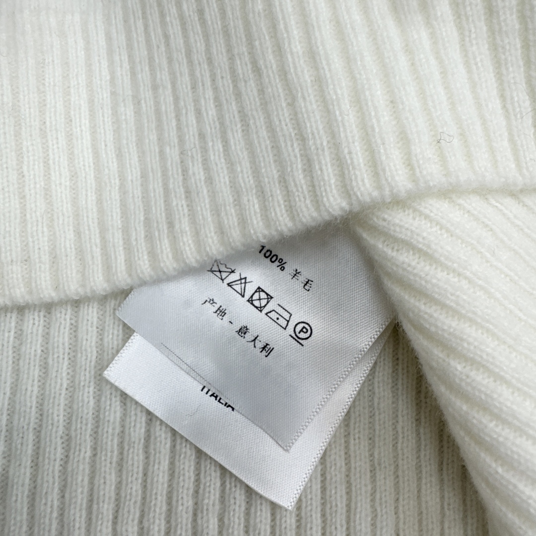 Miu Miu Embroidered Logo Knit Sweater - Classic & Versatile 10 cmp i1759380264288 1969 0 8