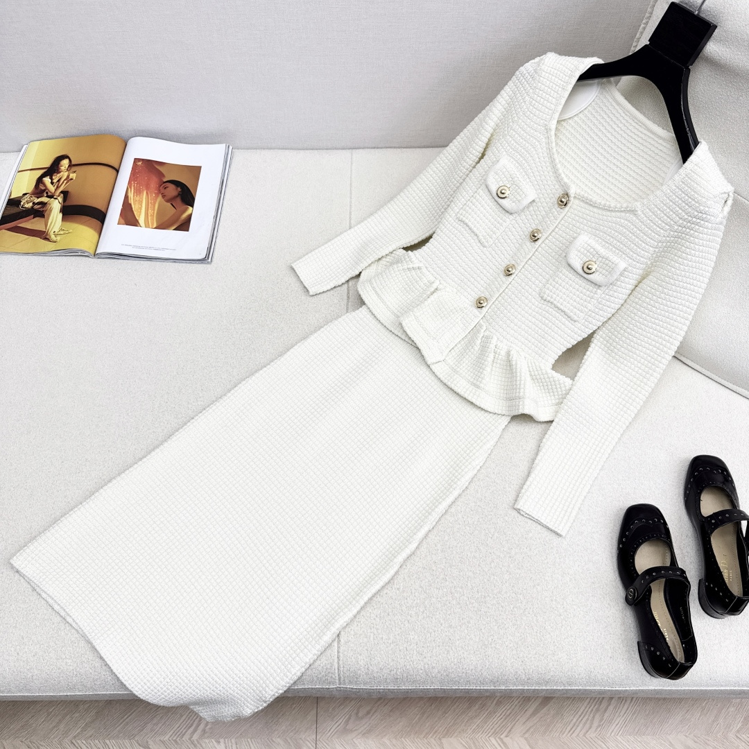 独家首发 SSs———秋冬最新款假两件做法包臀连衣裙 🖤修身款淑女裙子 真的超温柔 正式场合或者日常都可