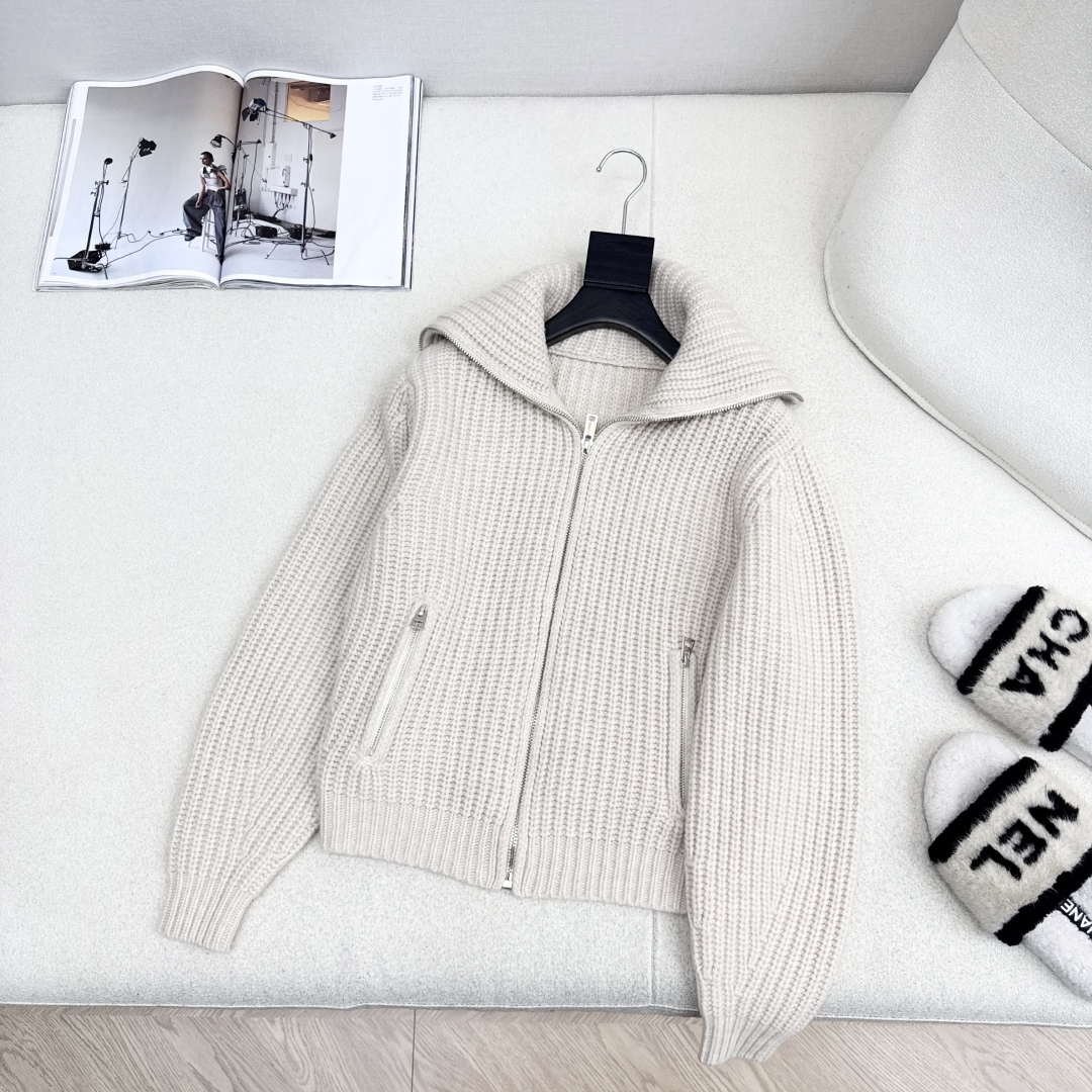 LM 25Ss————秋冬最新款高定羊绒拉链外套🖤秋冬时髦利落街头感 复古镰刀袖 重磅克重羊毛纱线 意大