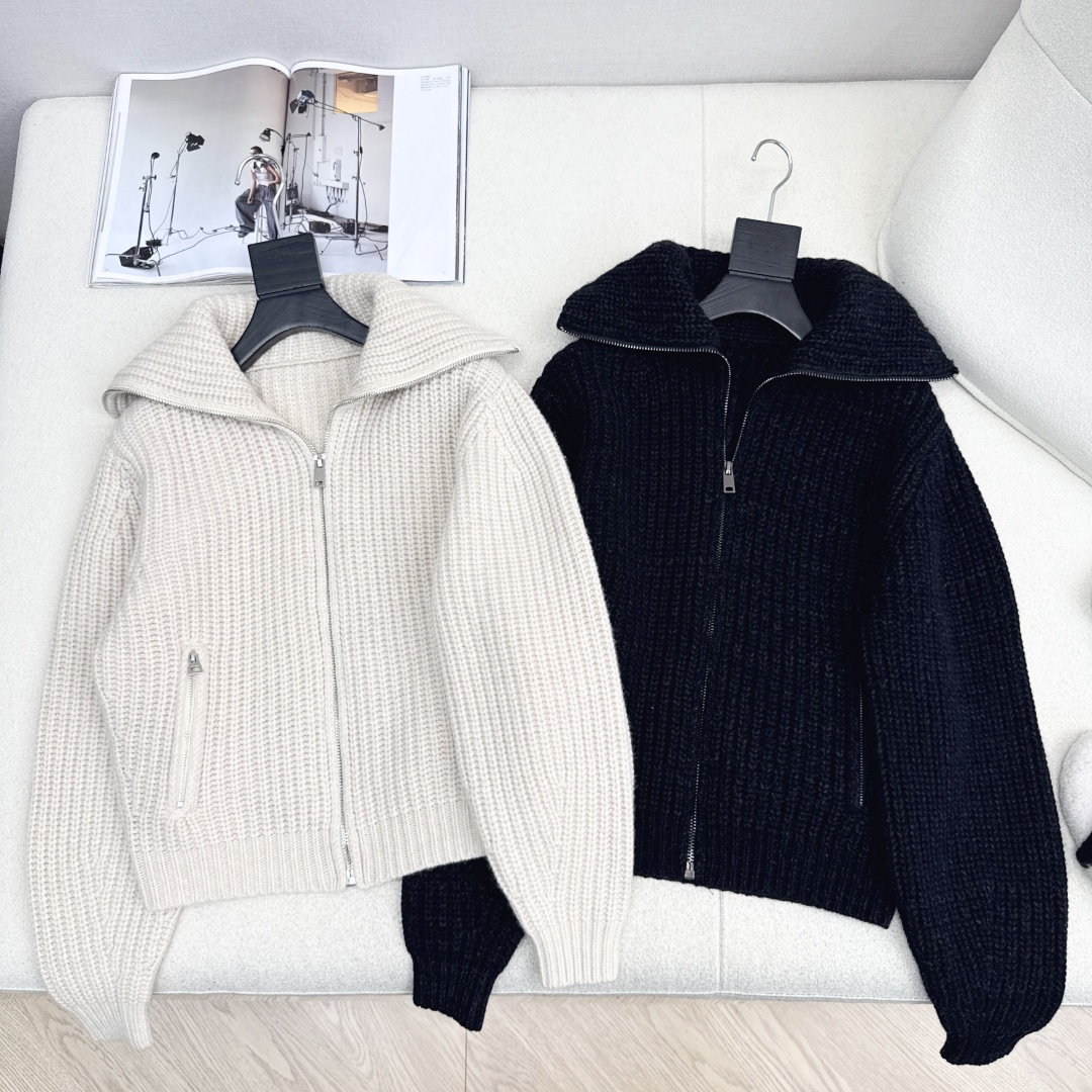 LM 25Ss————秋冬最新款高定羊绒拉链外套🖤秋冬时髦利落街头感 复古镰刀袖 重磅克重羊毛纱线 意大