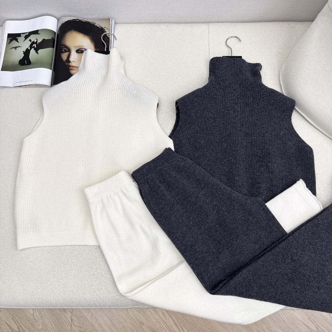 独家款～ C家 25Ss———早秋最新款无袖针织套装 🤍立体花朵装饰高领无袖毛衣+松紧腰直筒裤 精致美感