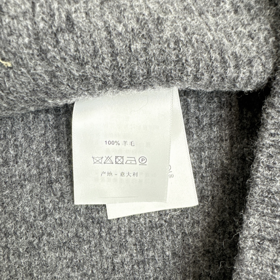 独家款～ C家 25Ss———早秋最新款无袖针织套装 🤍立体花朵装饰高领无袖毛衣+松紧腰直筒裤 精致美感