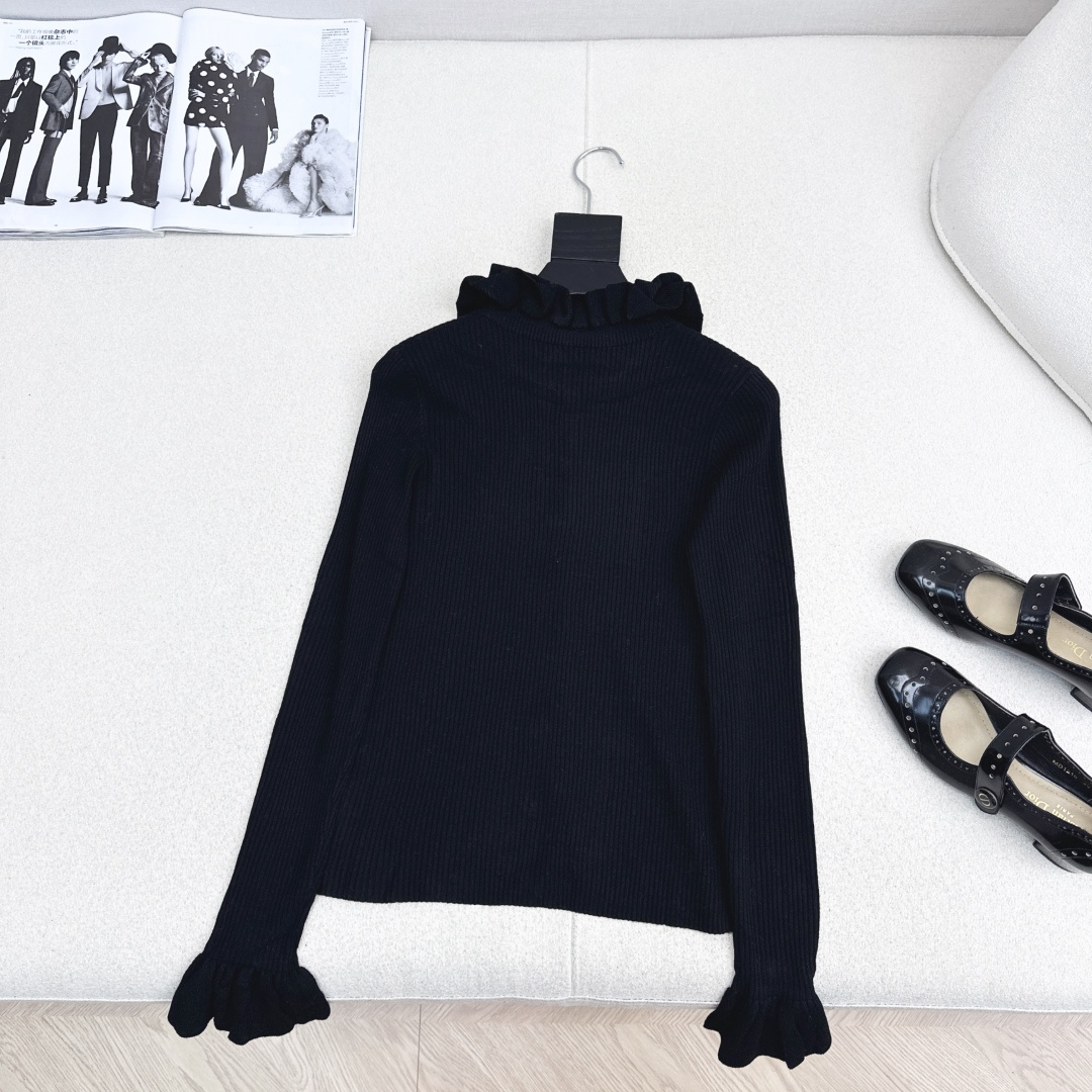 优雅气质 CD 25Ss————秋冬最新款法式木耳花边针织打底衫🖤一整个灰常精致的即视感 轻松开启时髦的