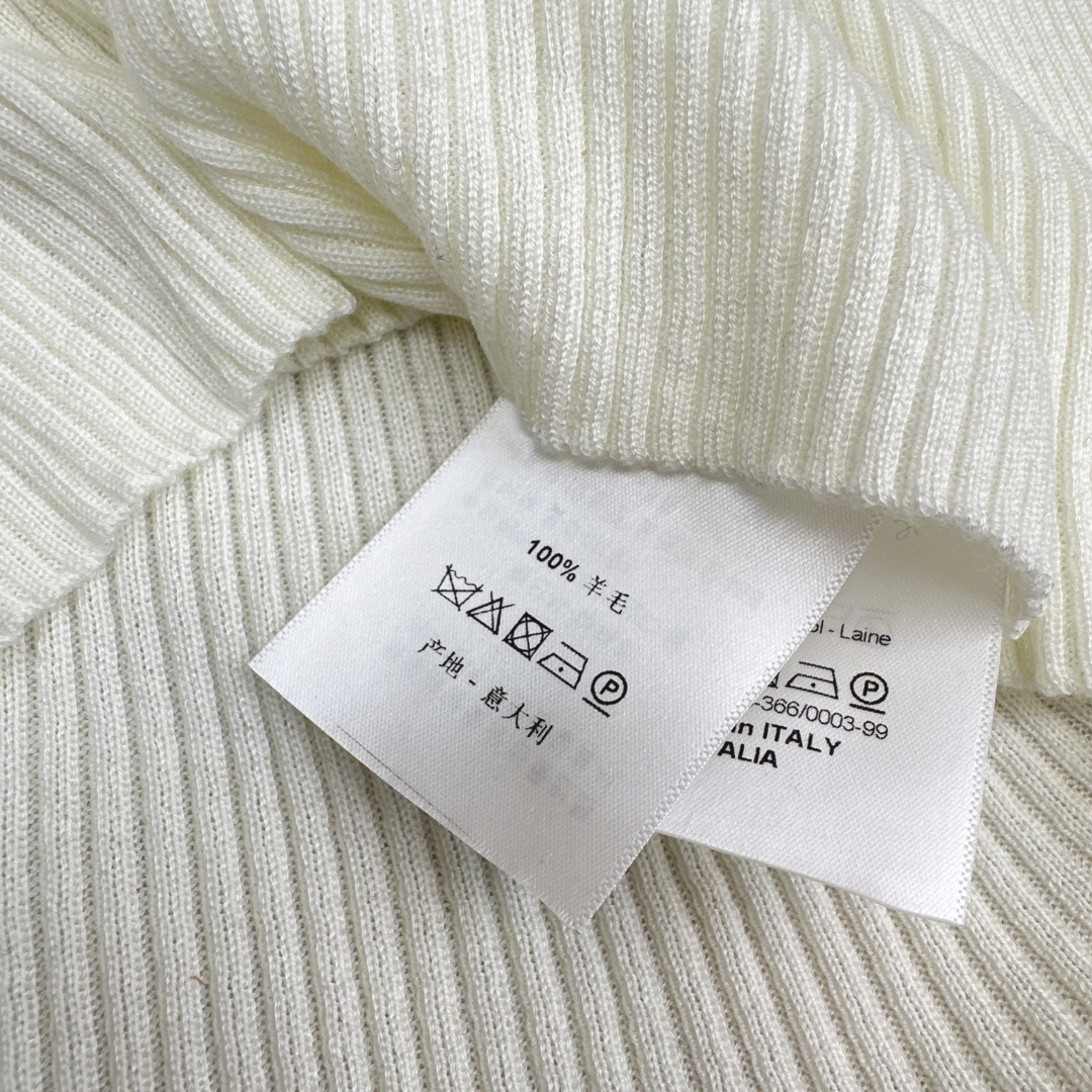 优雅气质 CD 25Ss————秋冬最新款法式木耳花边针织打底衫🖤一整个灰常精致的即视感 轻松开启时髦的