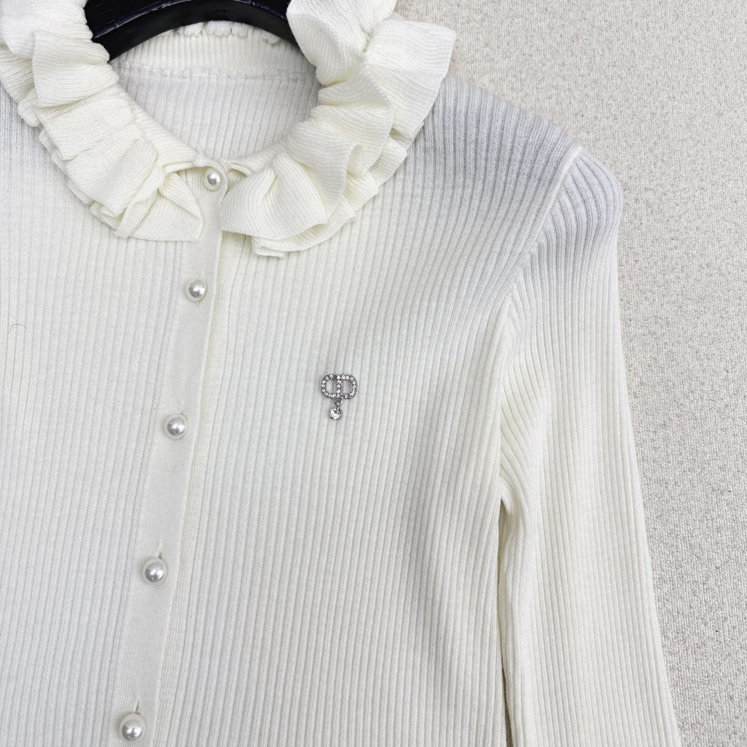 优雅气质 CD 25Ss————秋冬最新款法式木耳花边针织打底衫🖤一整个灰常精致的即视感 轻松开启时髦的