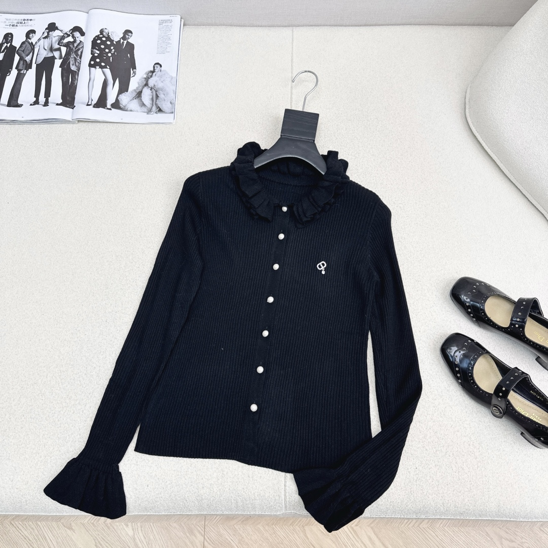 优雅气质 CD 25Ss————秋冬最新款法式木耳花边针织打底衫🖤一整个灰常精致的即视感 轻松开启时髦的