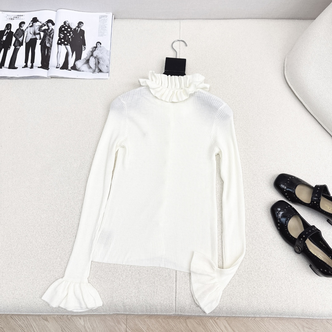 优雅气质 CD 25Ss————秋冬最新款法式木耳花边针织打底衫🖤一整个灰常精致的即视感 轻松开启时髦的