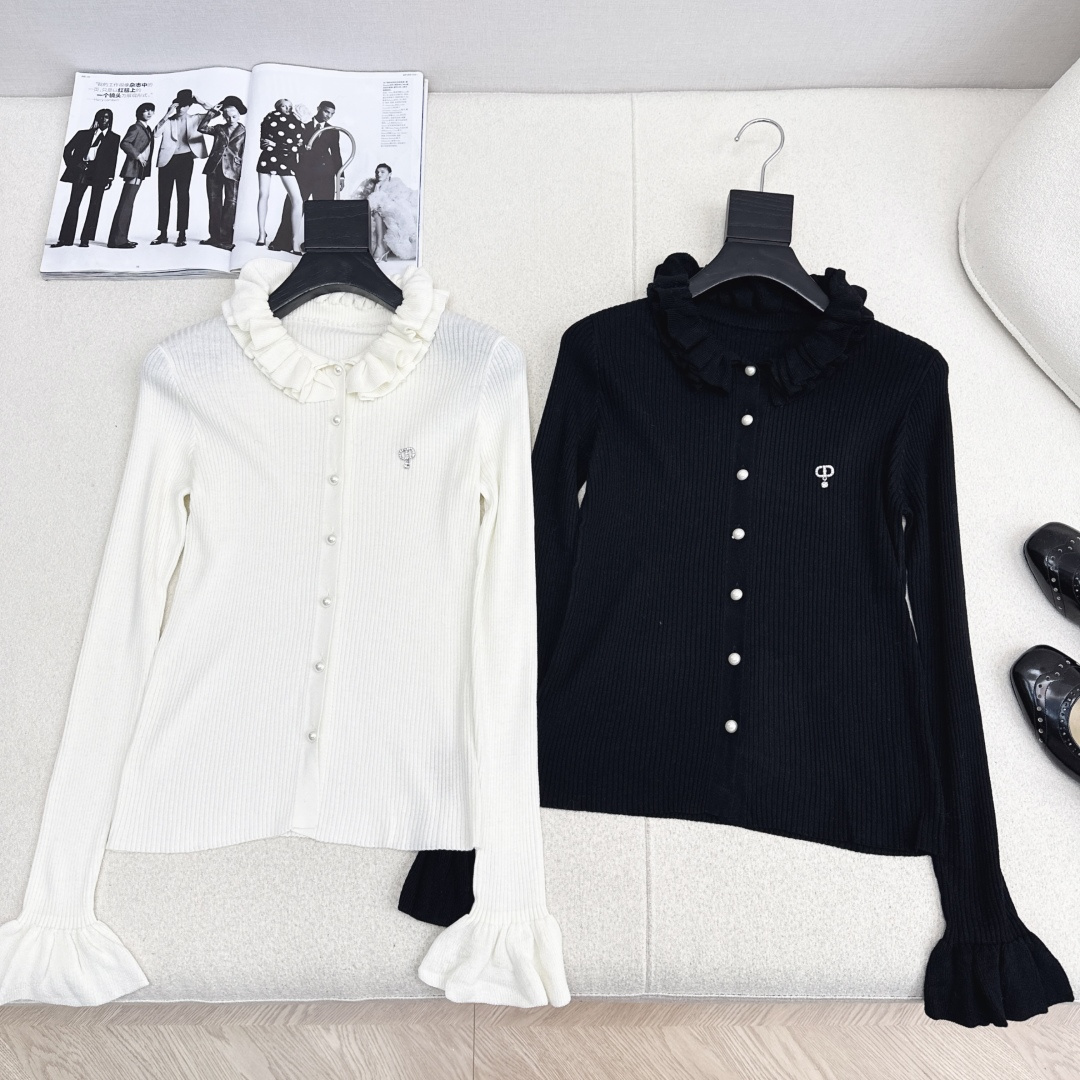 优雅气质 CD 25Ss————秋冬最新款法式木耳花边针织打底衫🖤一整个灰常精致的即视感 轻松开启时髦的